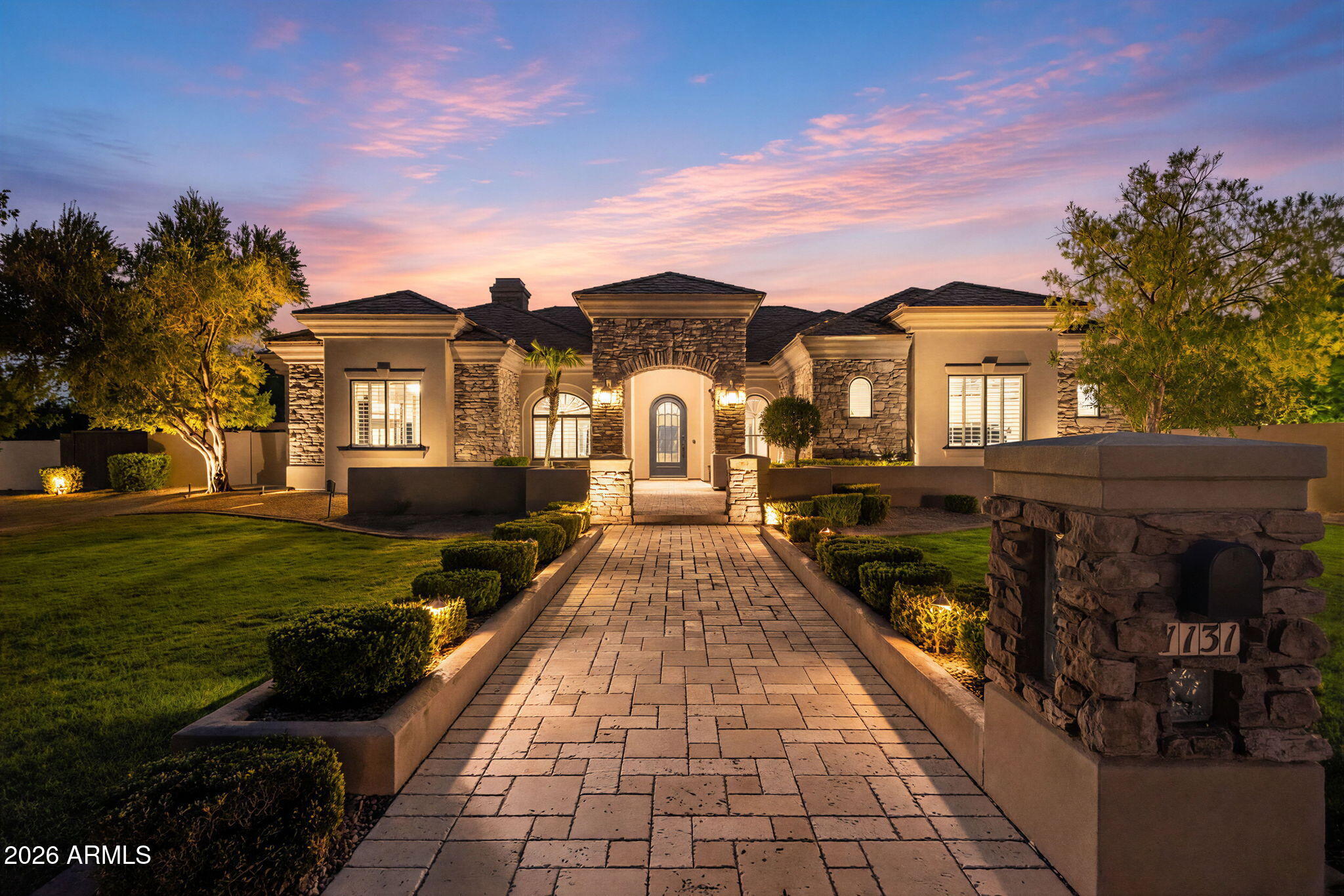 1131 E Desert Court — photo