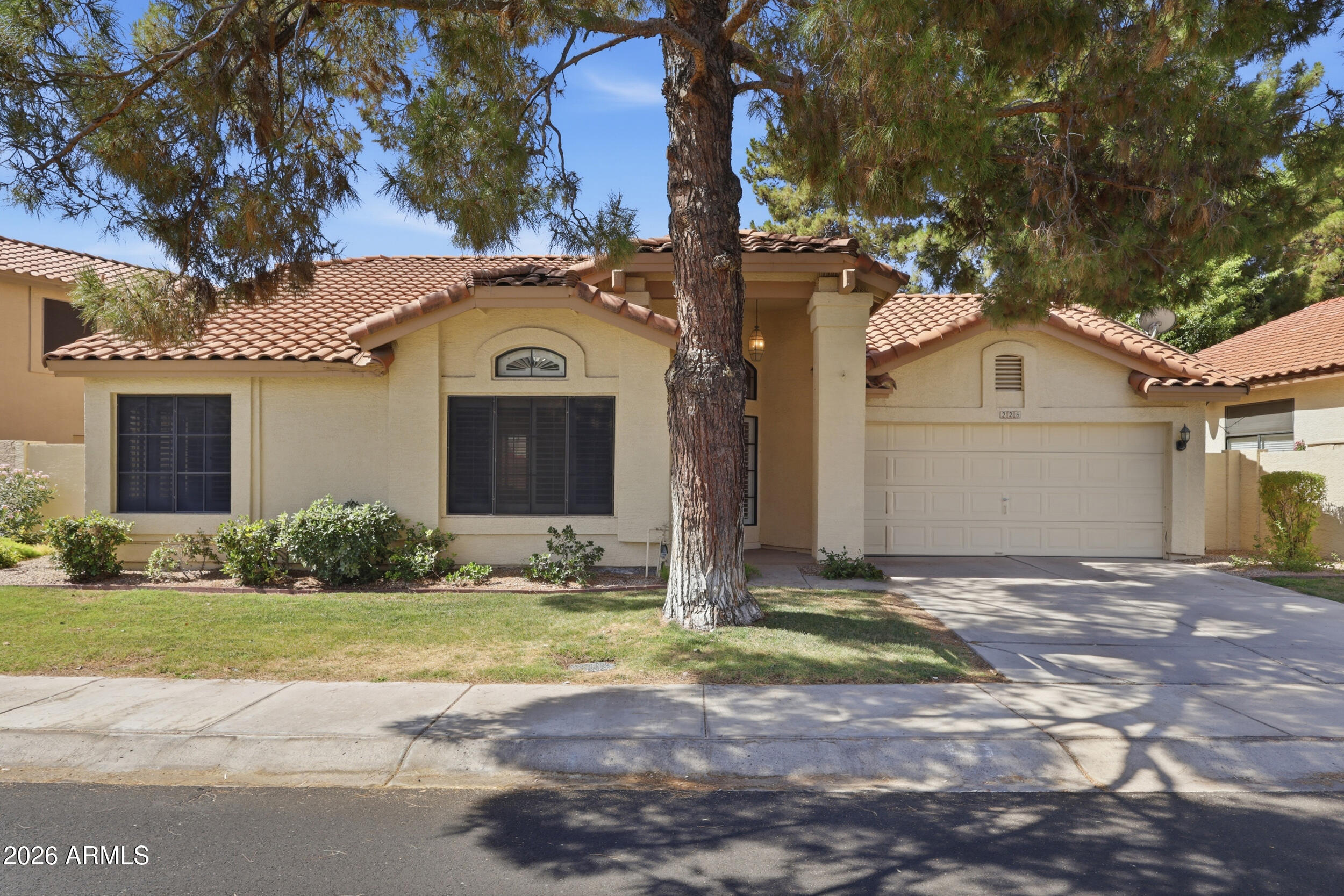 225 W Vera Lane — photo