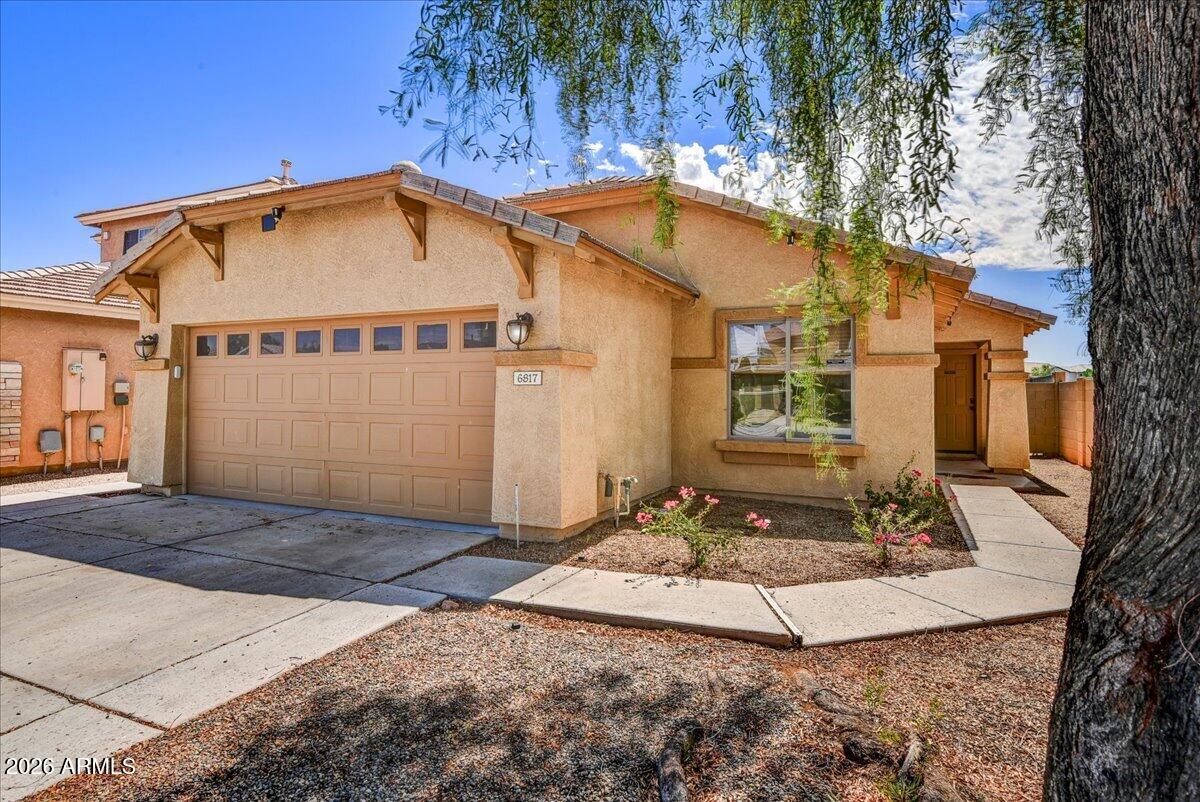 6817 W Desert Lane — photo