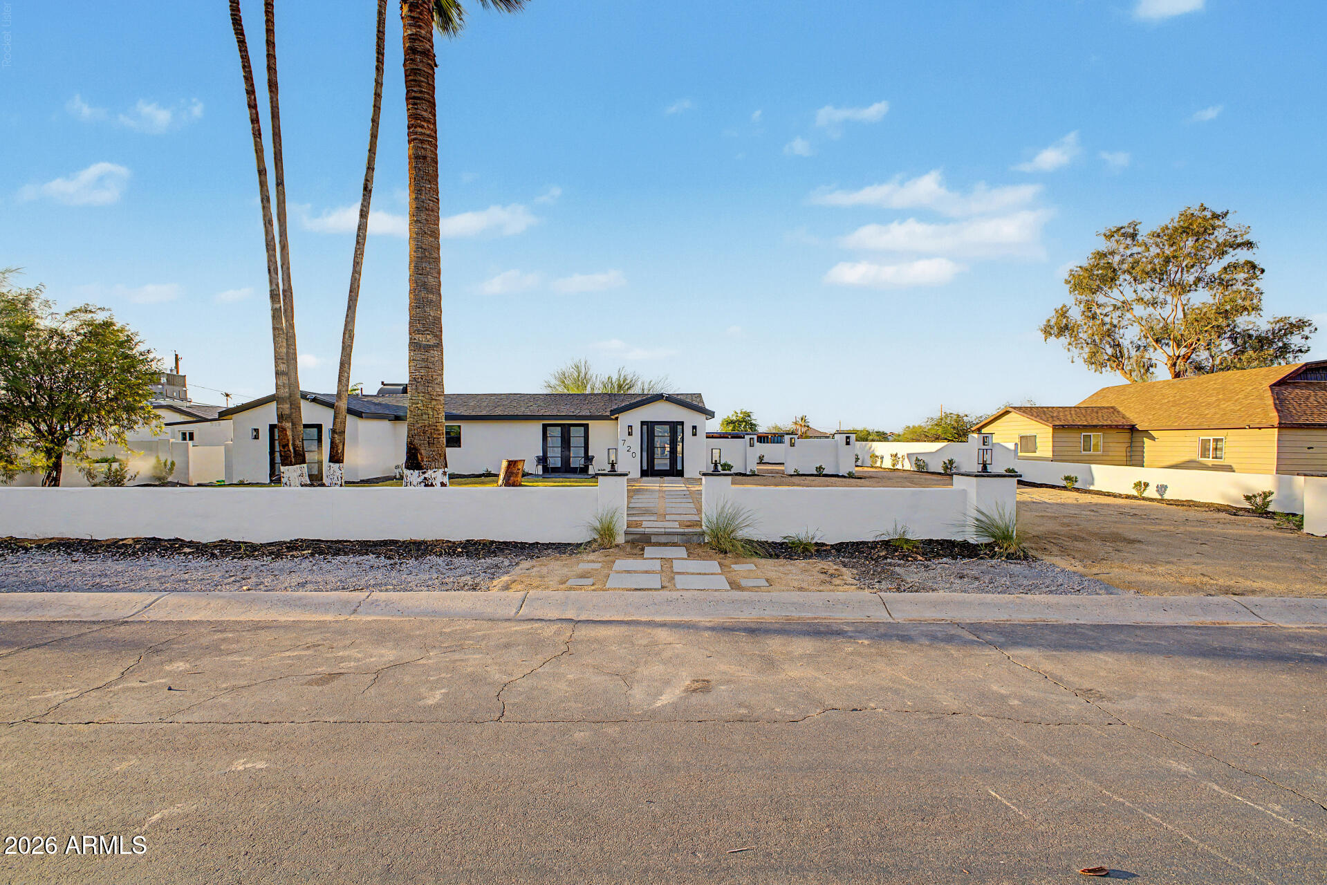 720 E Desert Lane — photo