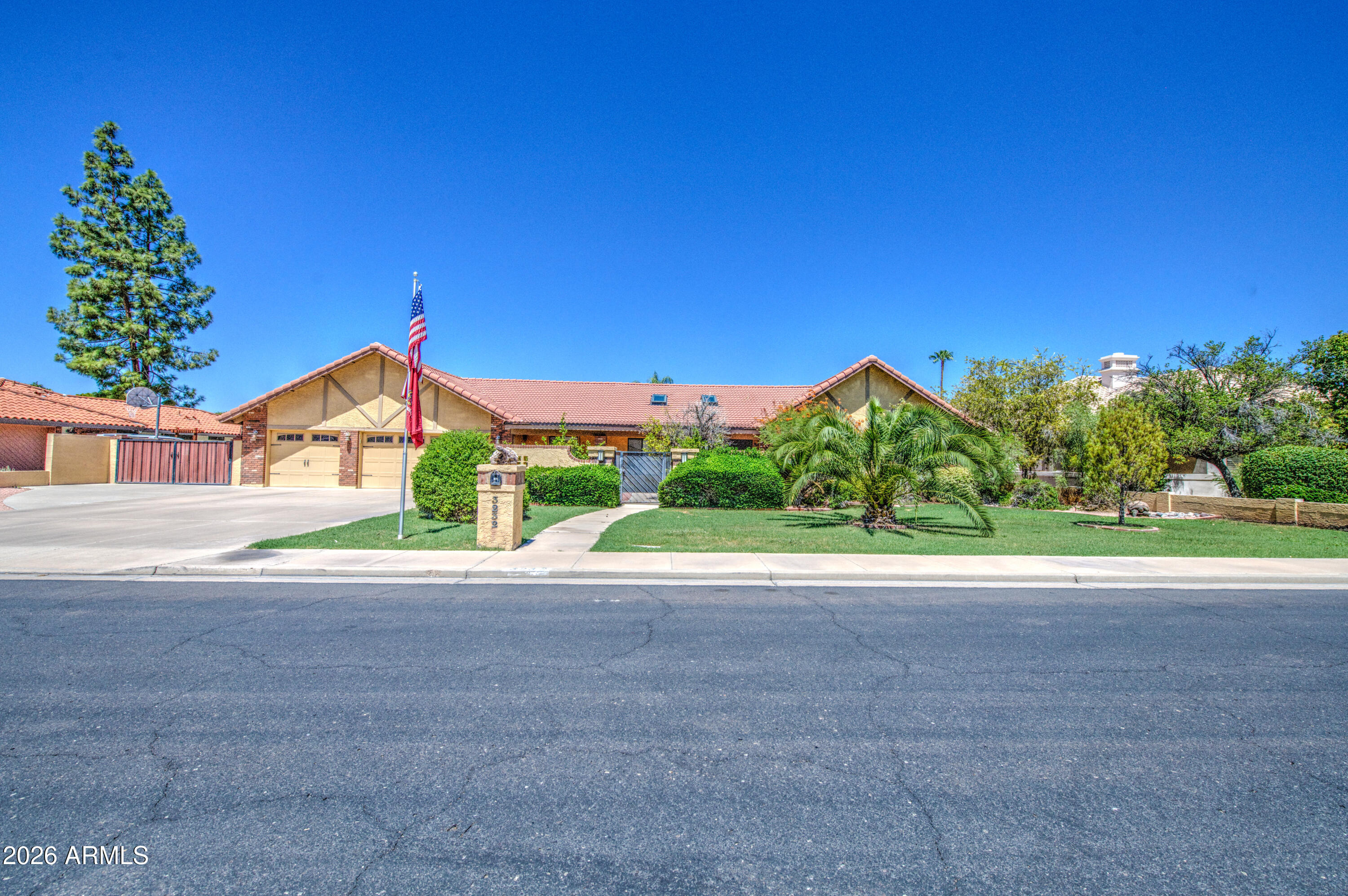 3232 E Ellis Street — photo
