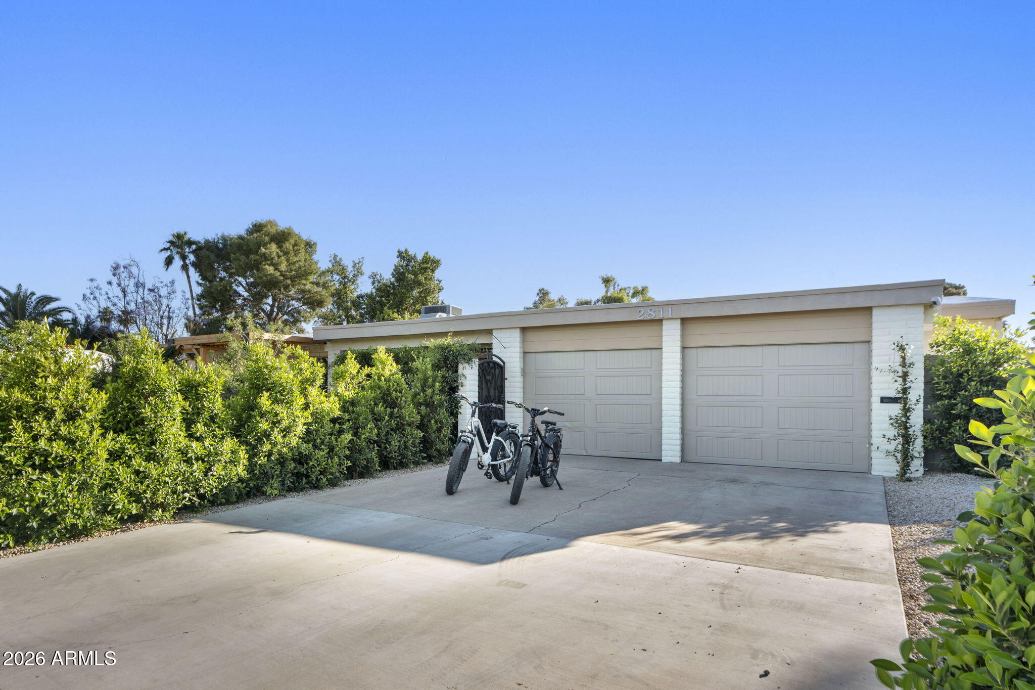 2811 E Corrine Drive — photo