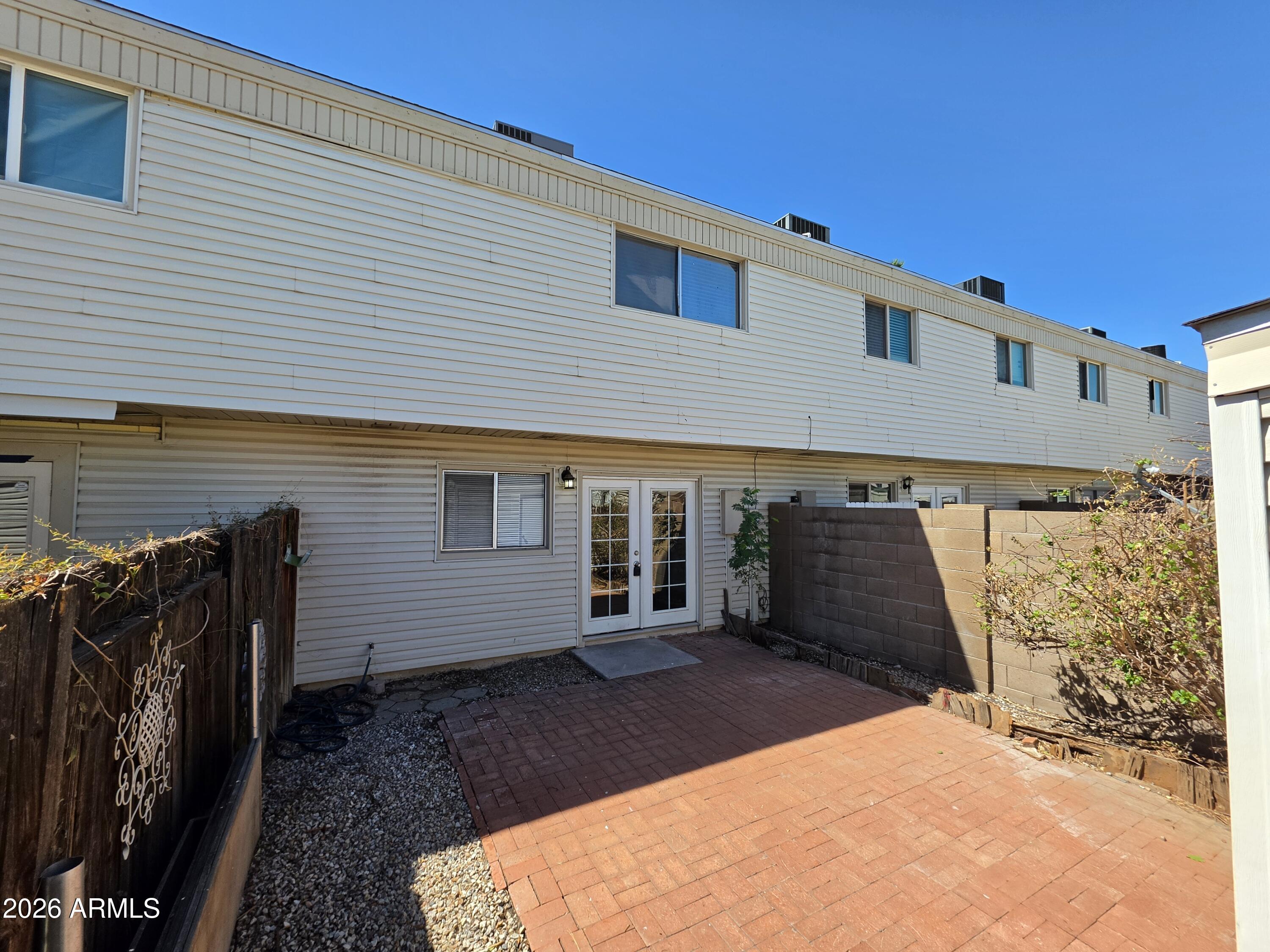 731 E Vaughn Drive — photo