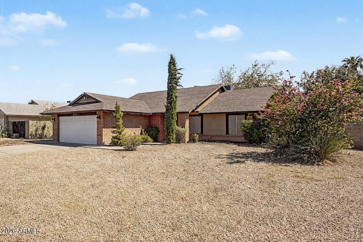3215 W Paradise Lane — photo