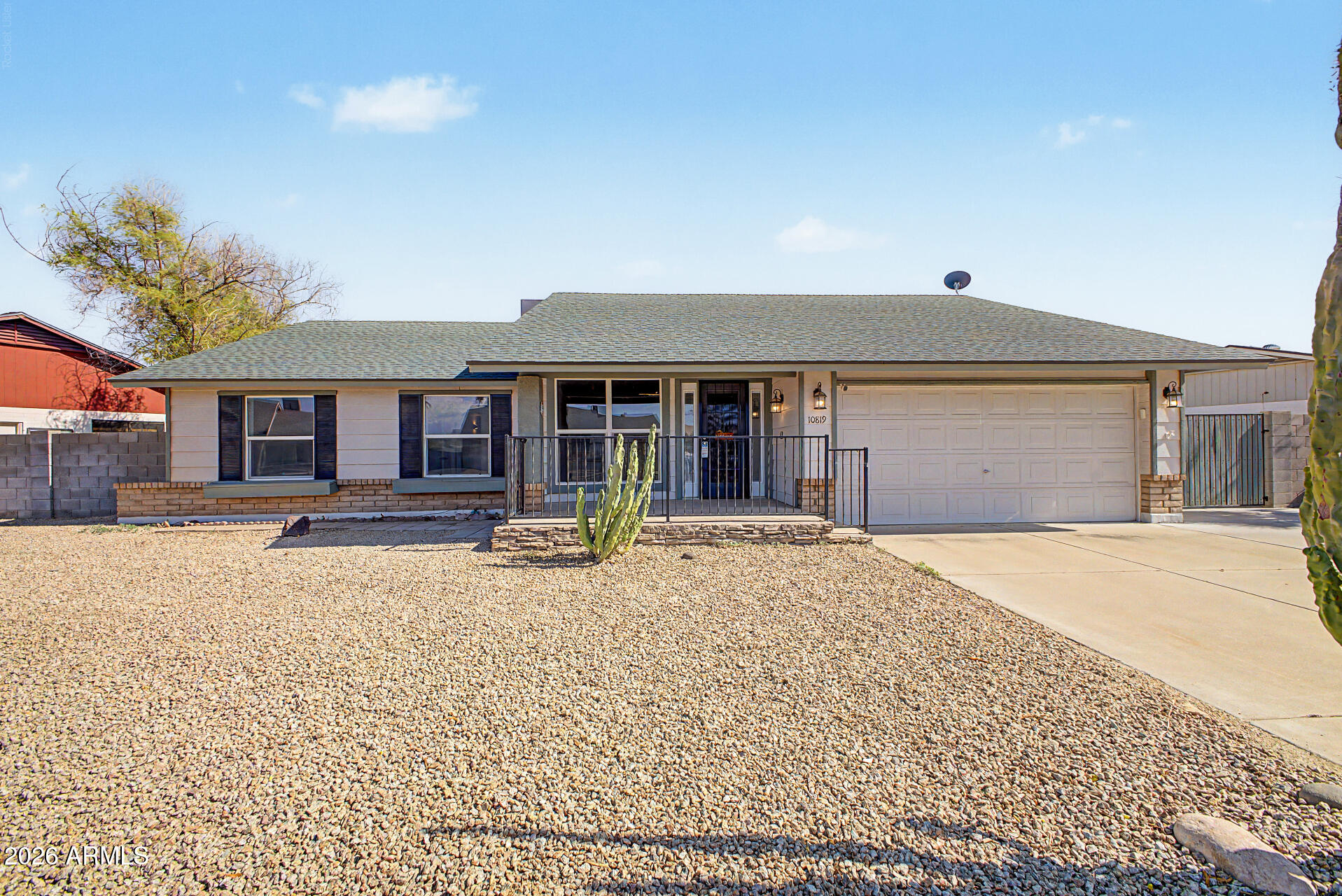 10819 W Frier Drive — photo
