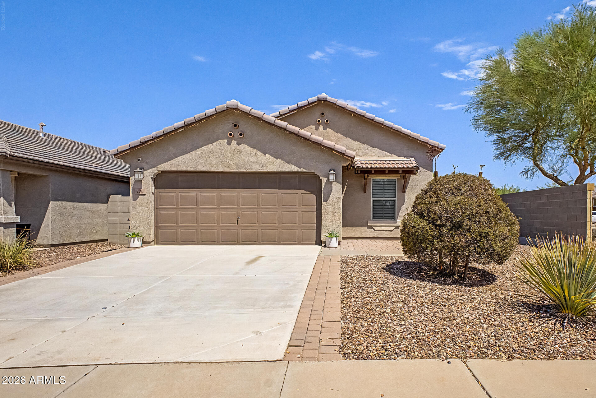 726 W Jardin Drive — photo