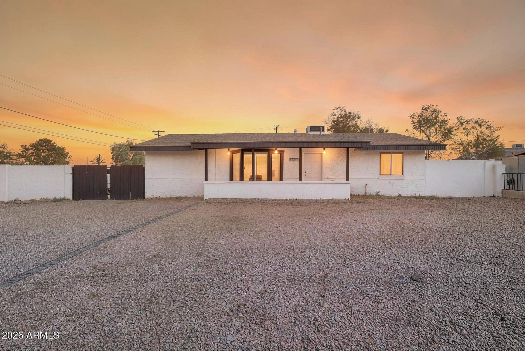 1124 W Cochise Drive — photo