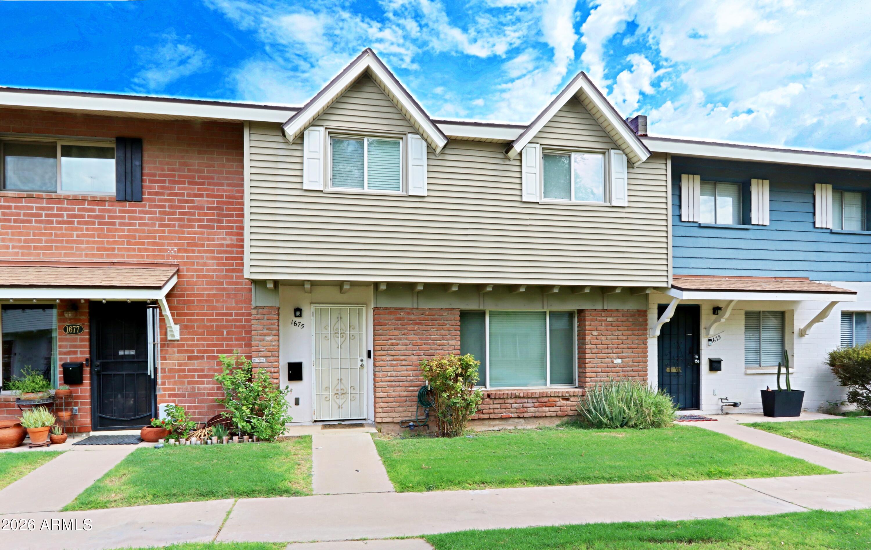 1675 W Hazelwood Street — photo