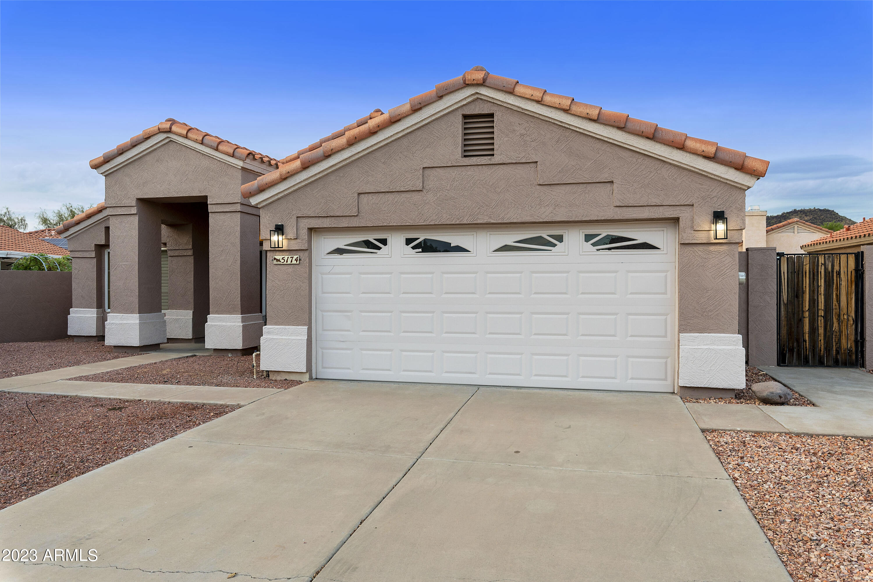 5174 W Kerry Lane — photo