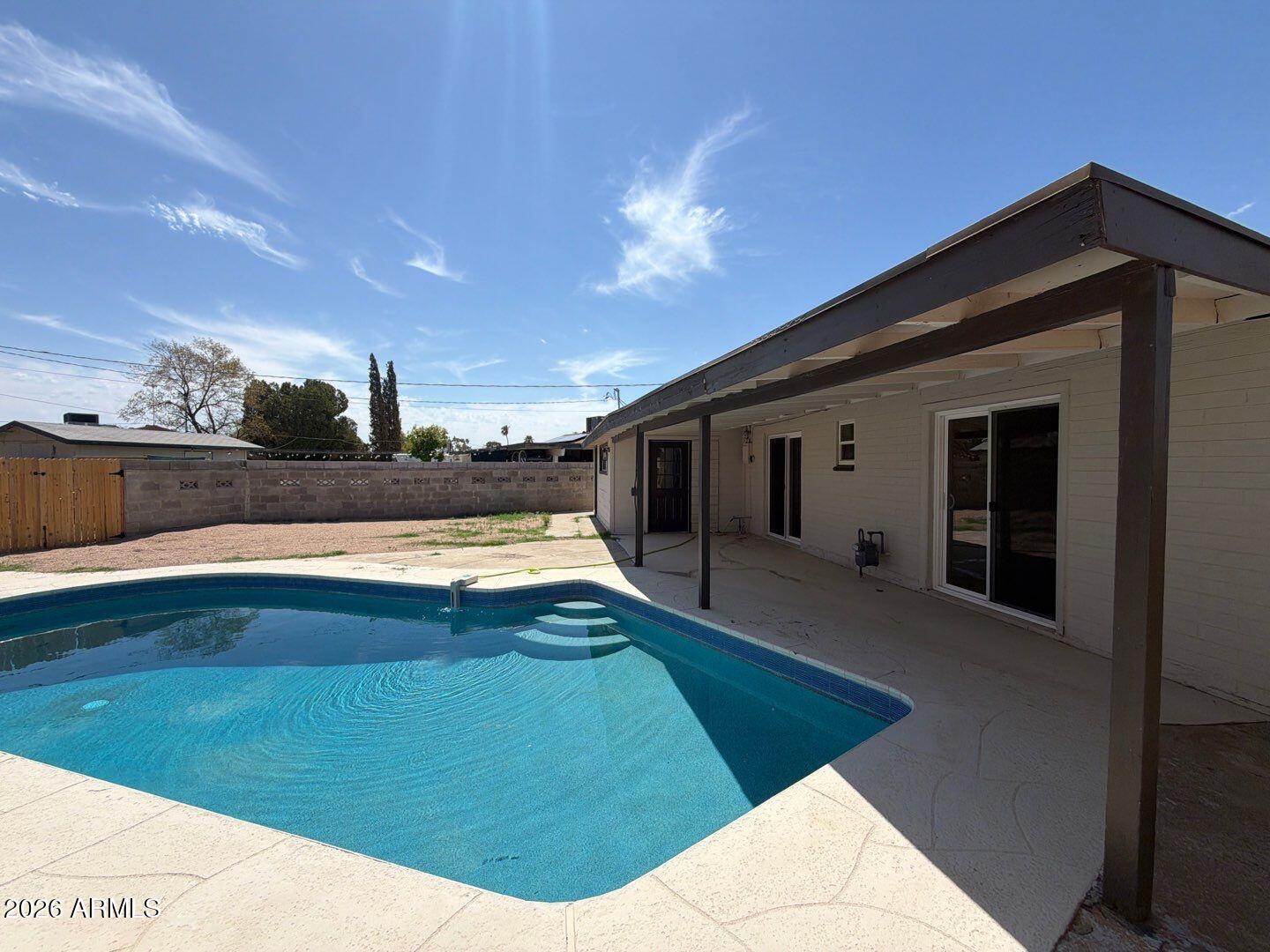 845 N Las Palmas Drive — photo