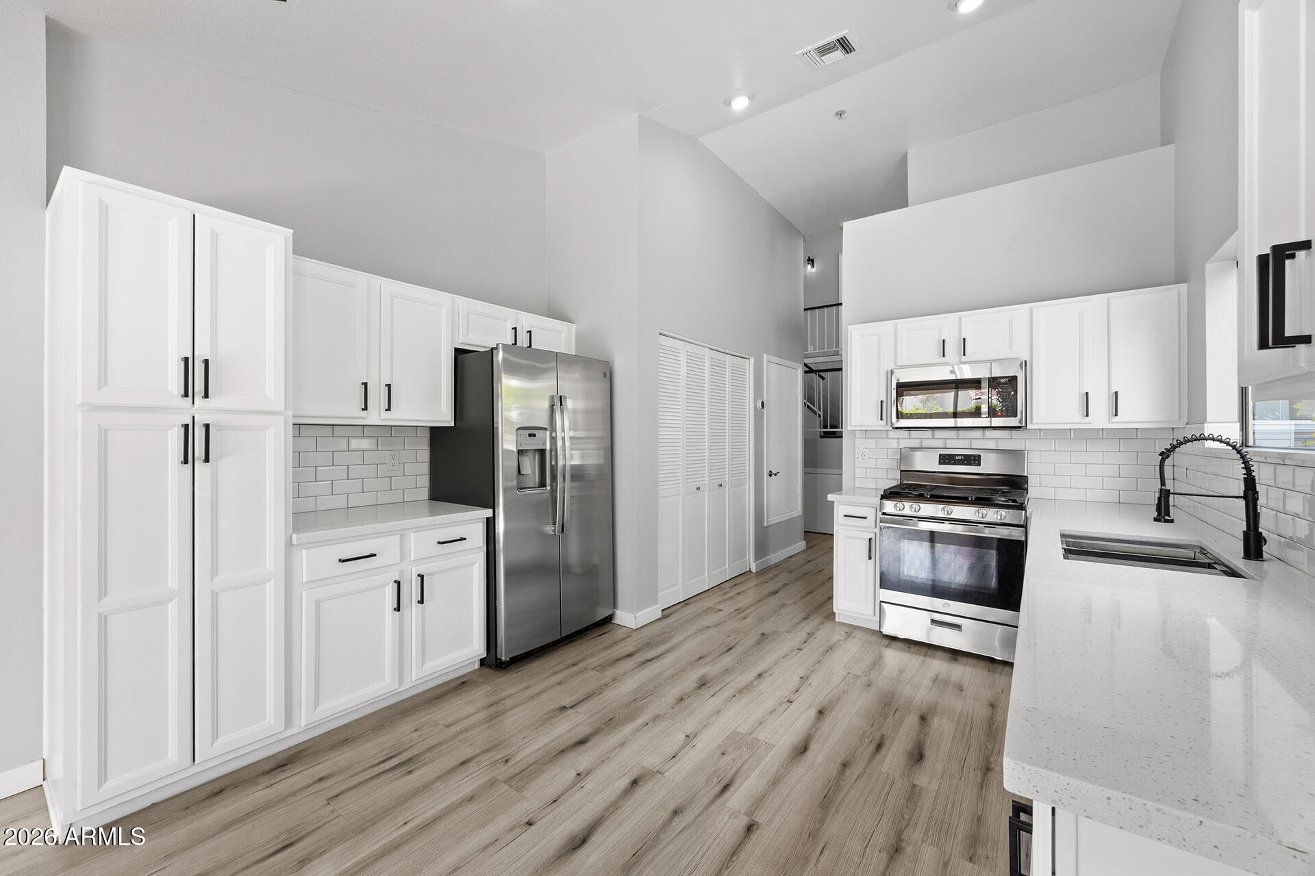 10359 E Davenport Drive — photo