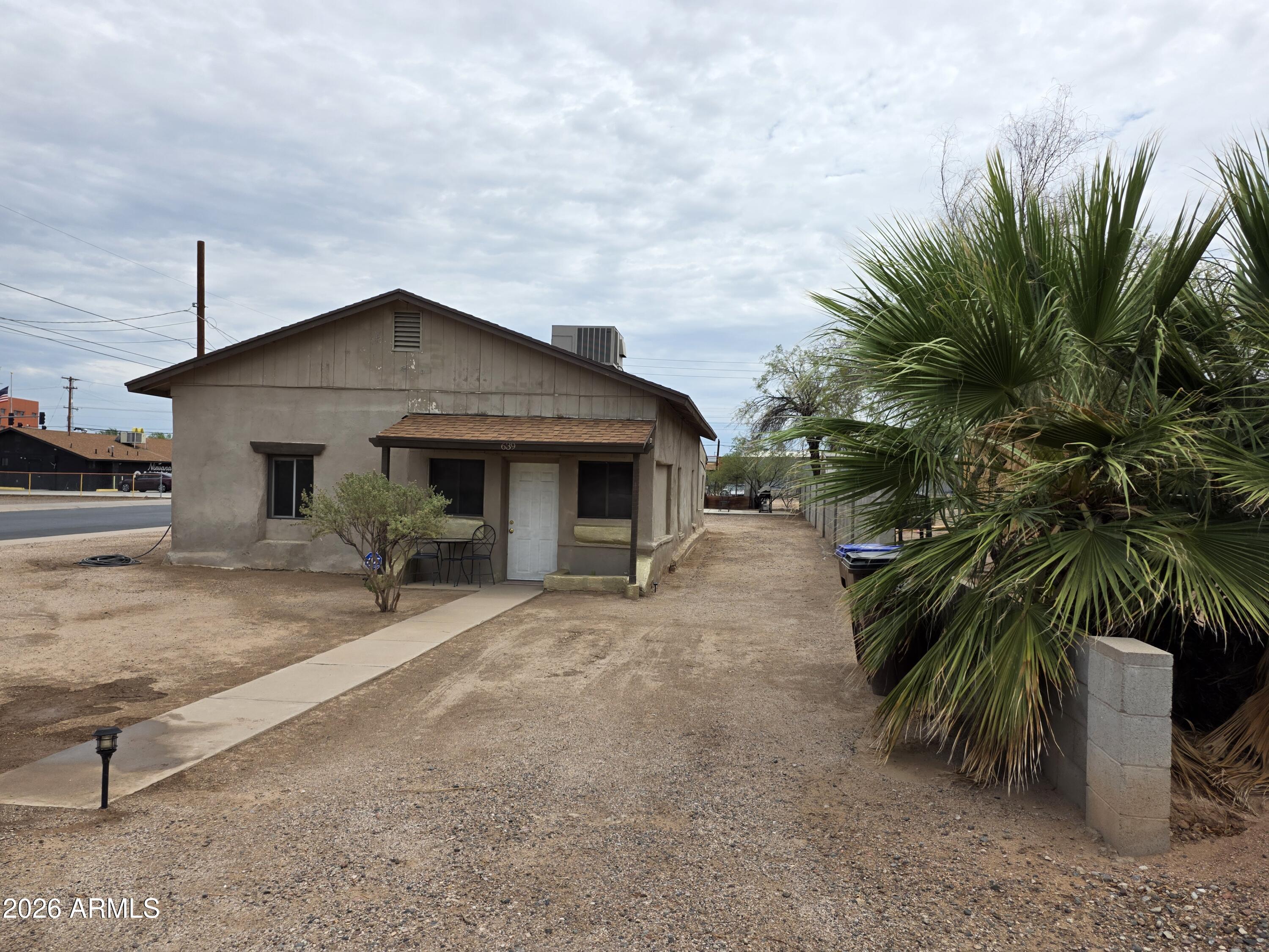 639 N Phoenix Street — photo