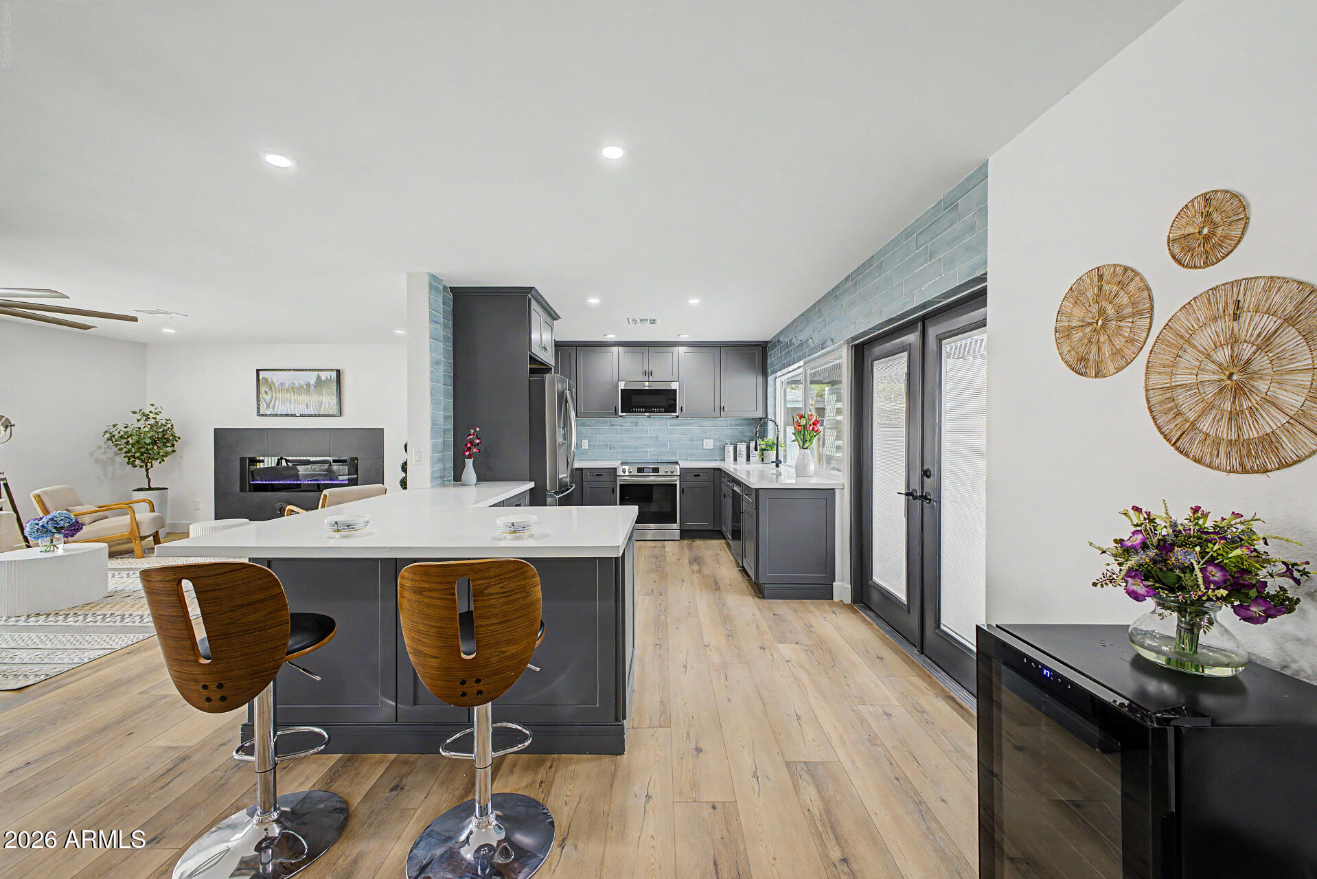 2818 E Malapai Drive — photo