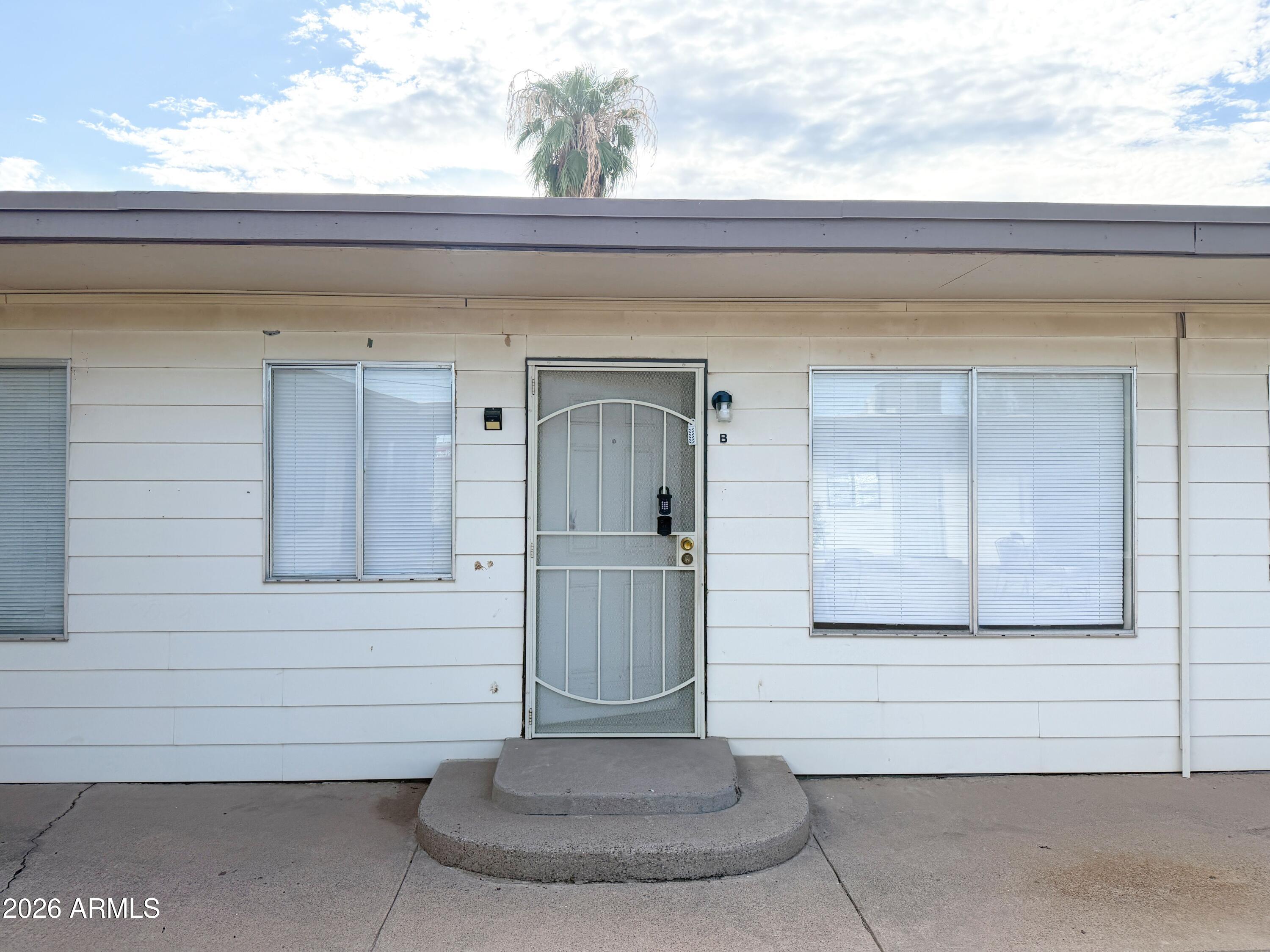 1211 W Apache Trail Apt B — photo