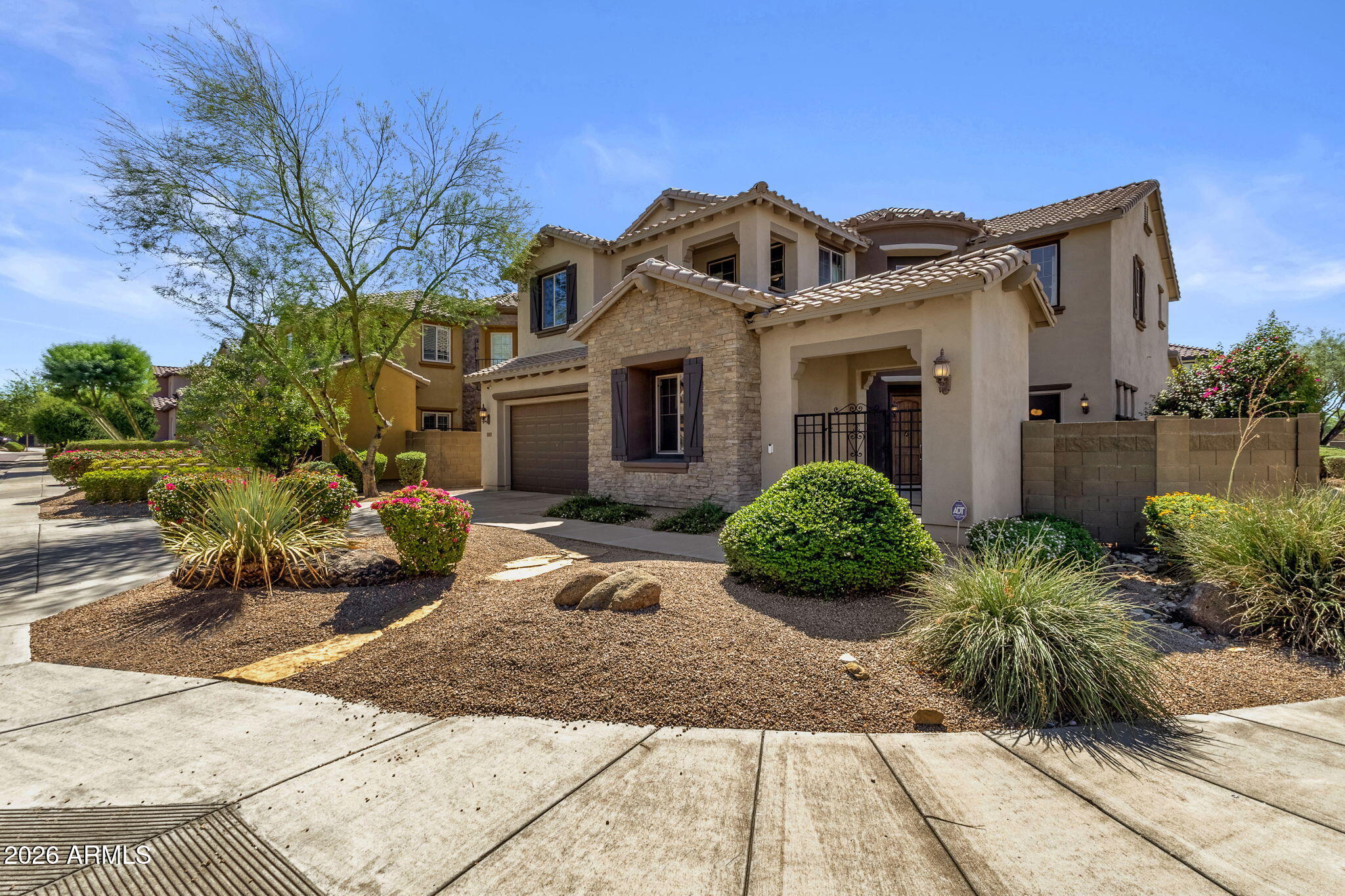 3807 E Quail Avenue — photo
