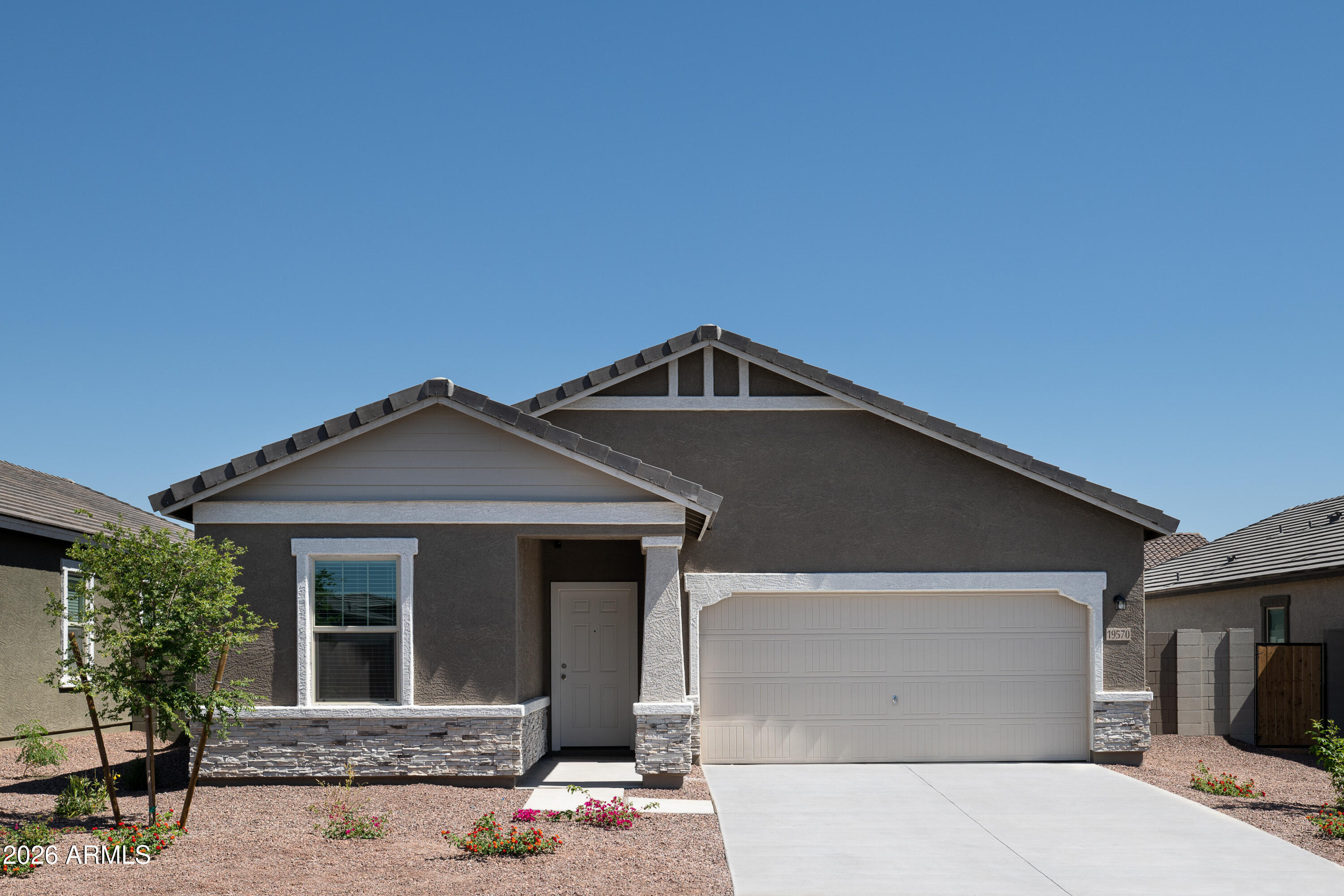 24124 W Huntington Drive — photo