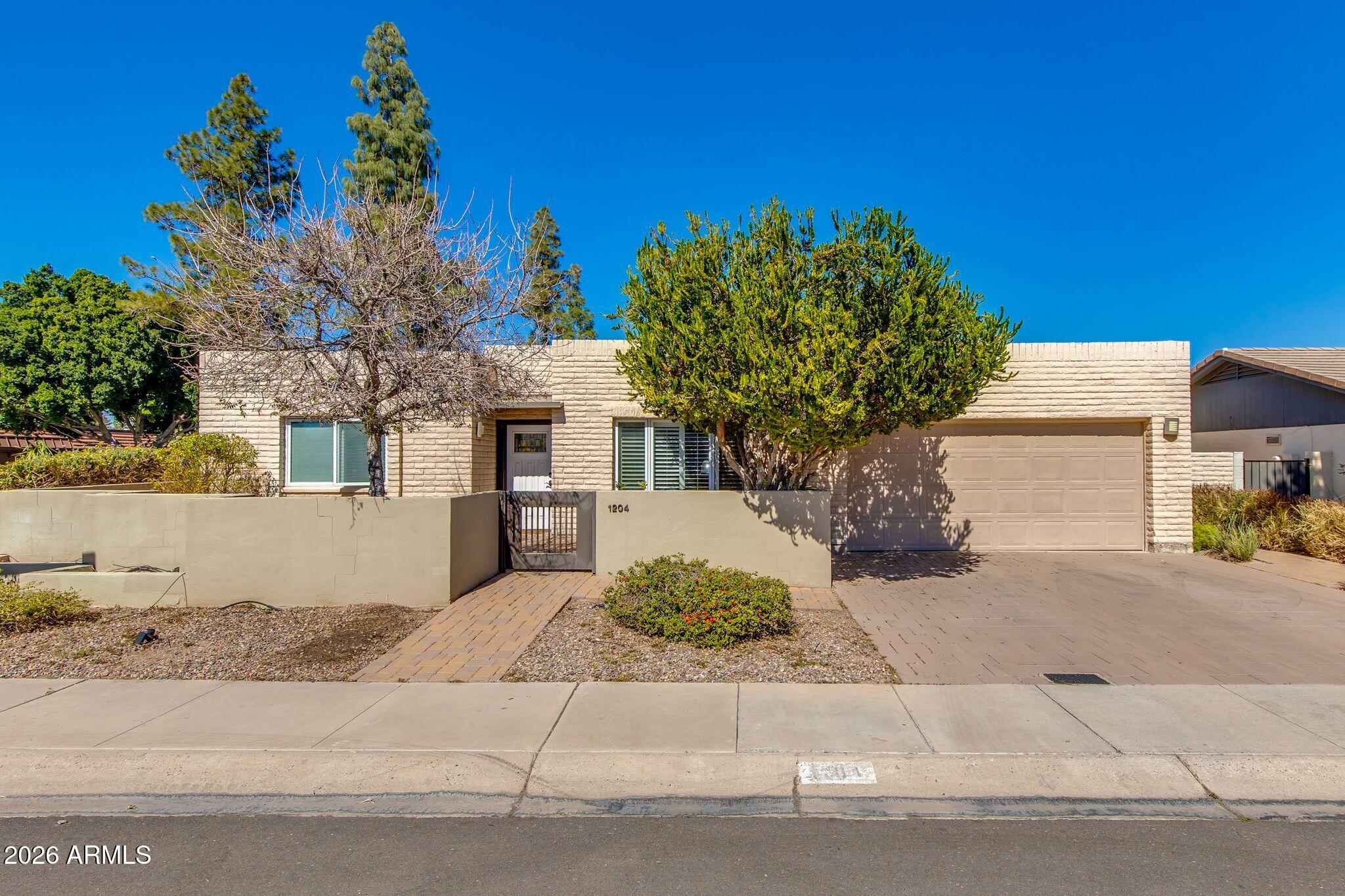 1204 E Steamboat Bend Drive — photo