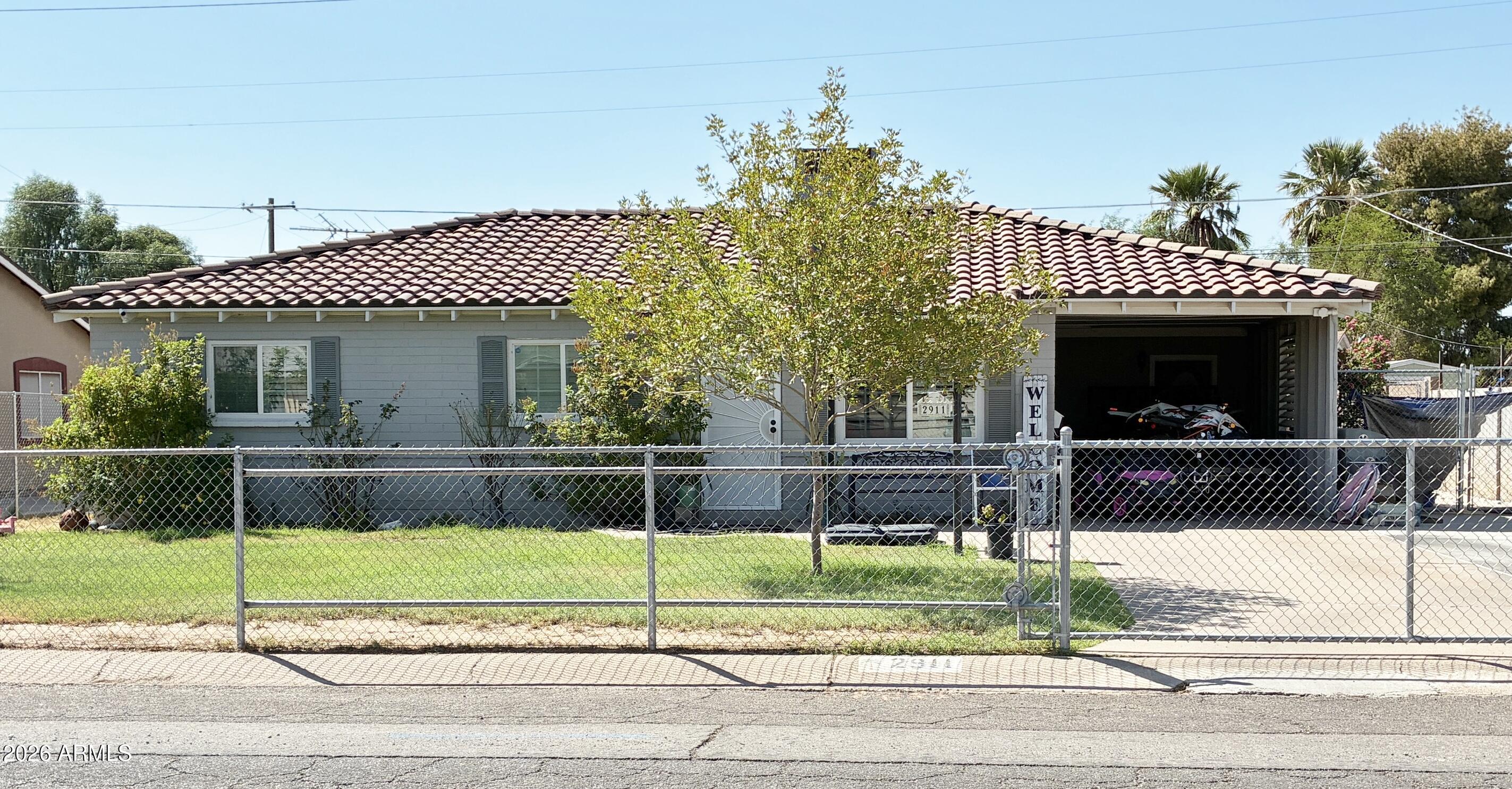 2911 W Montebello Avenue — photo