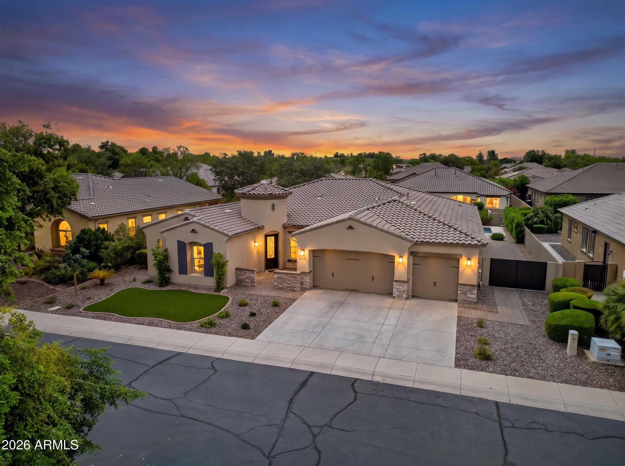 2431 W Longhorn Drive — photo