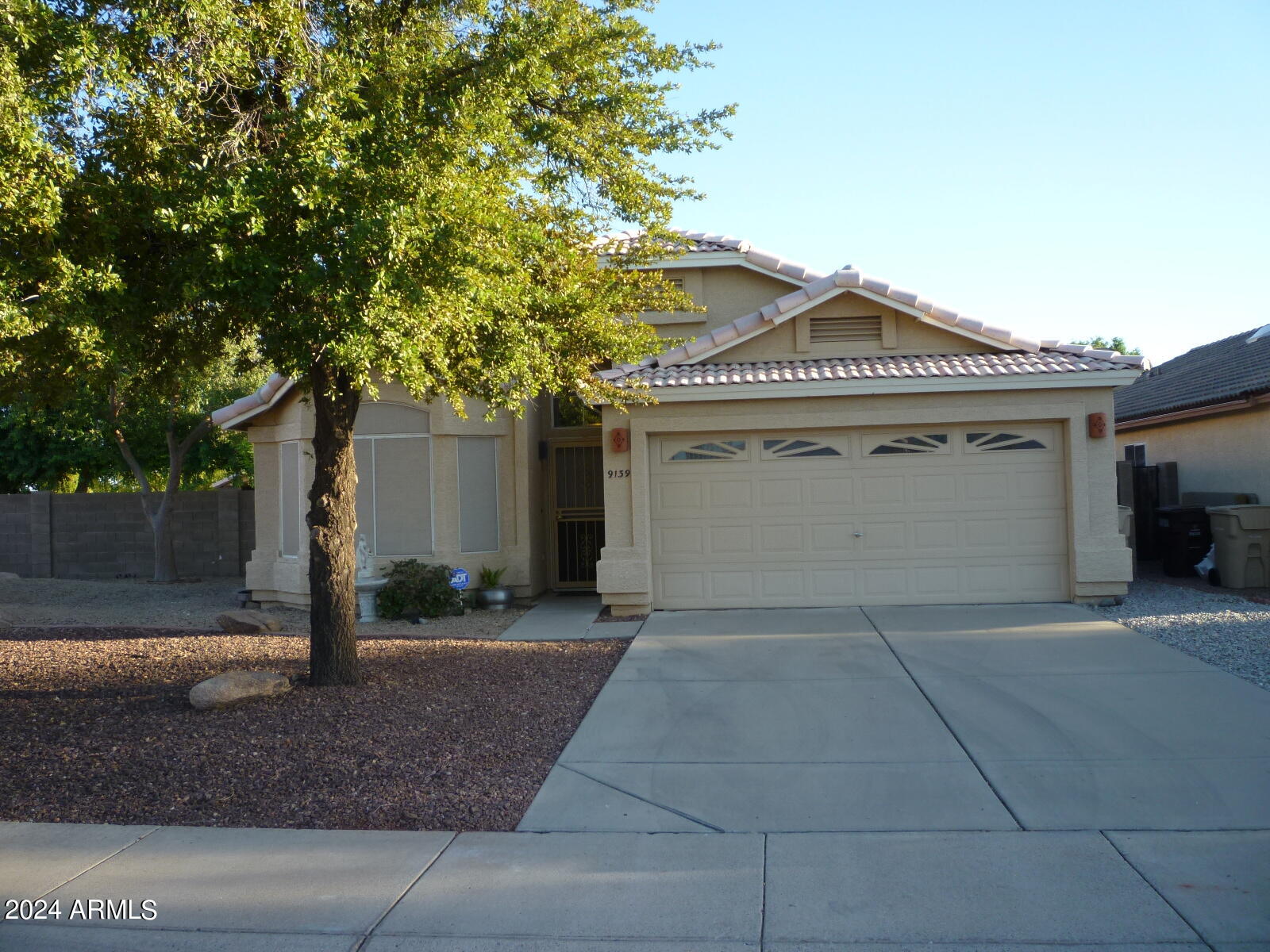 9139 W Canyon Drive — photo