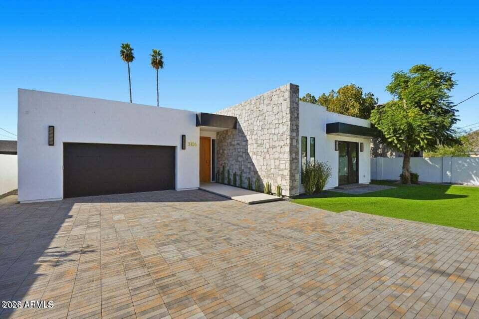 3106 N Valencia Lane — photo