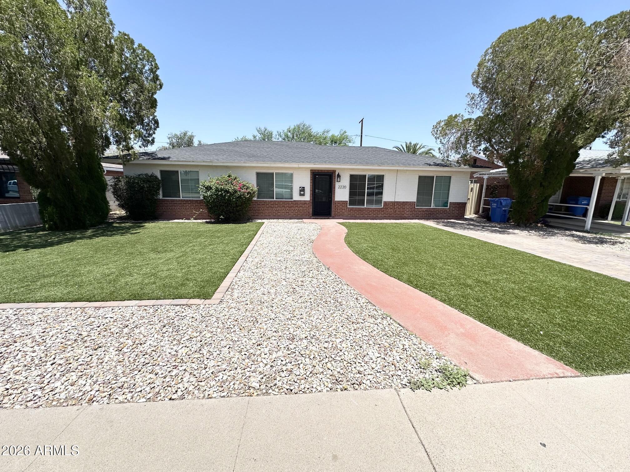 2220 E Heatherbrae Drive — photo