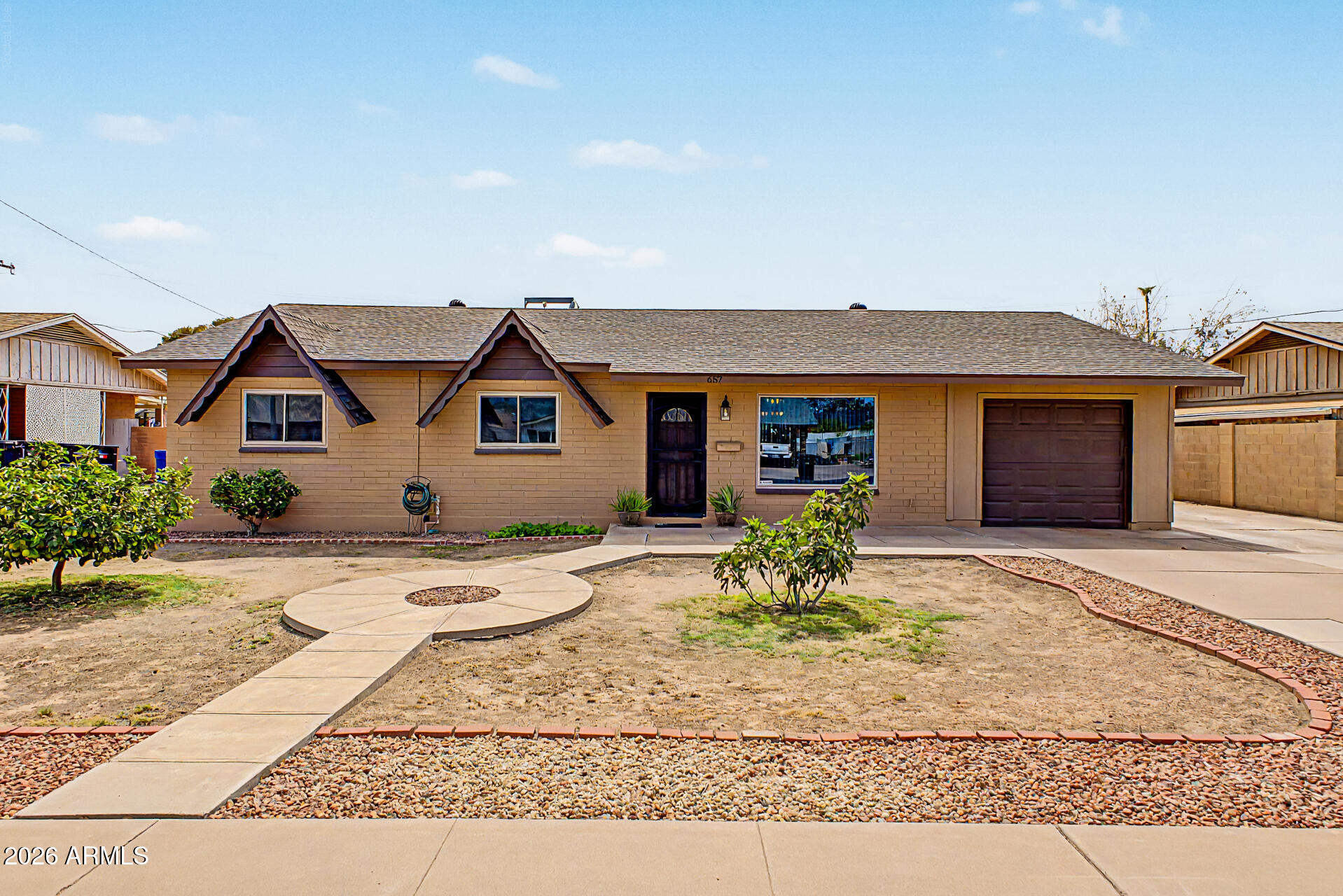 657 W Linda Lane — photo