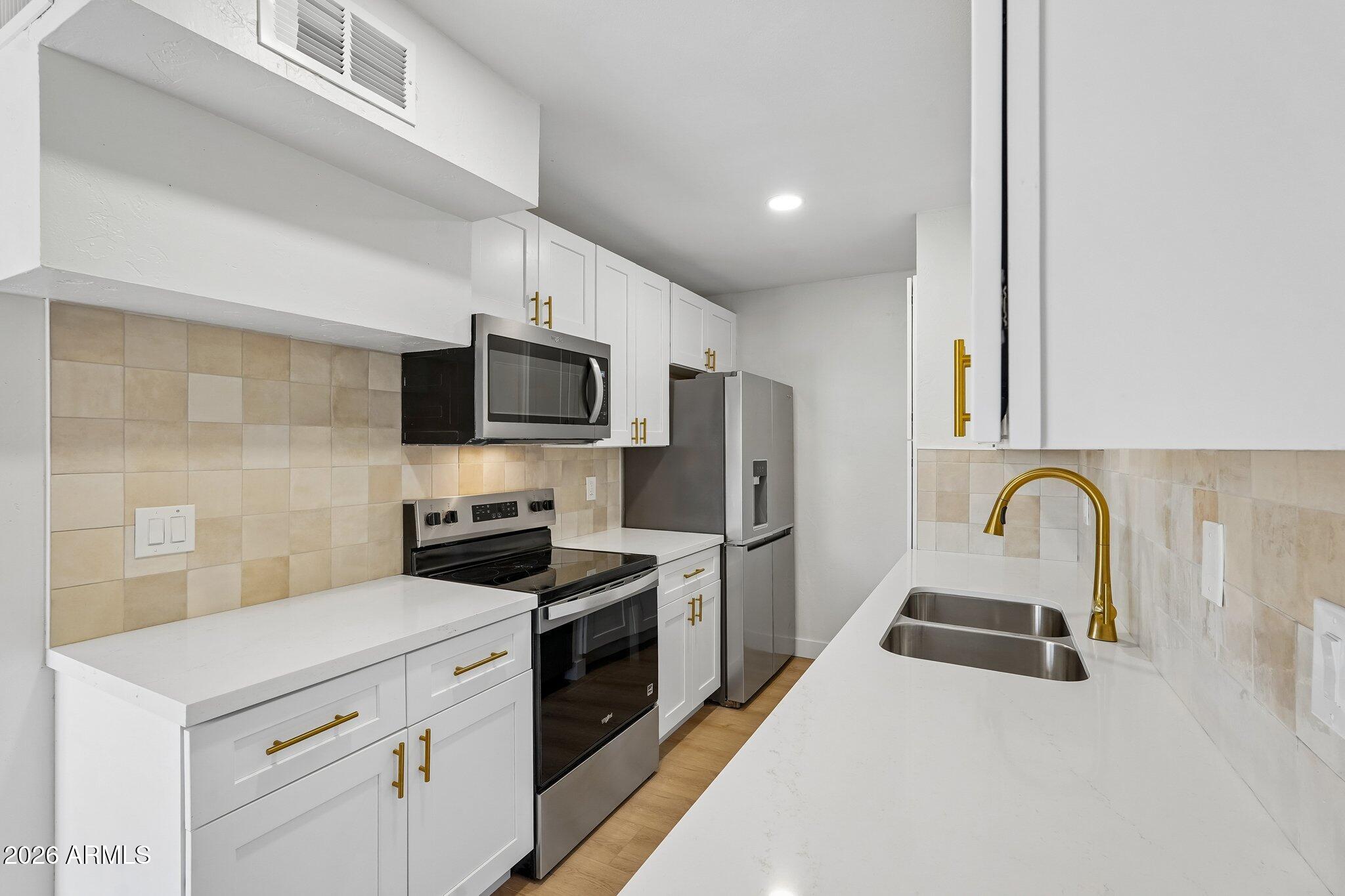 5919 W Golden Lane — photo