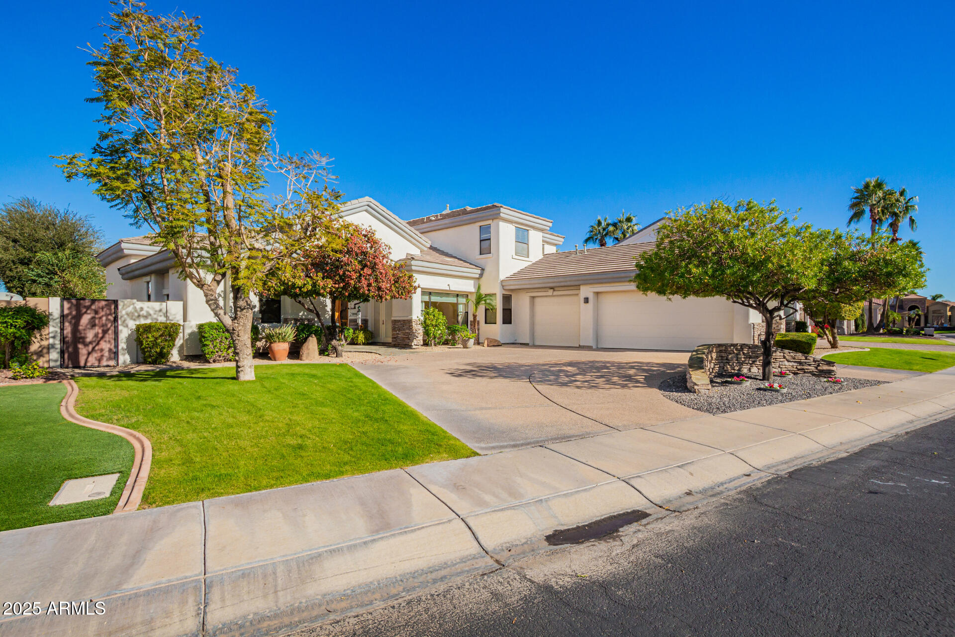 652 W Aster Court — photo