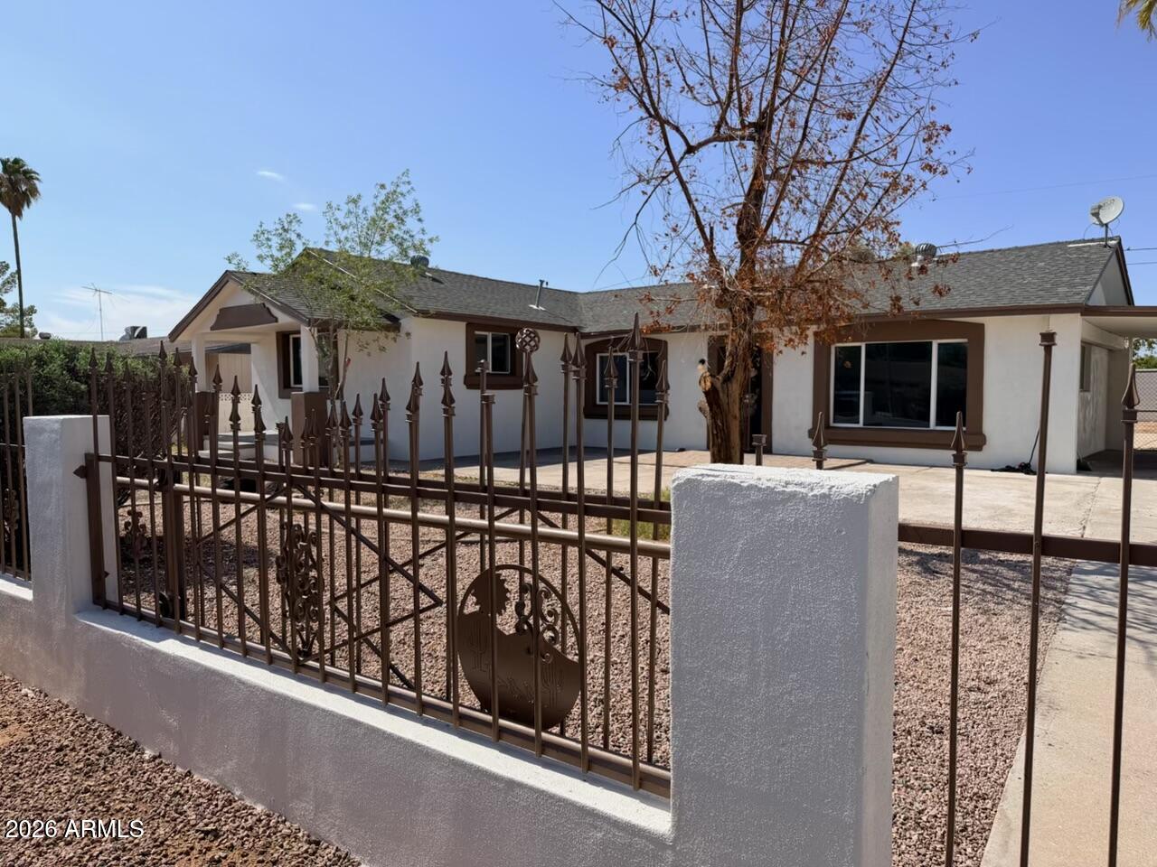 10732 W Apache Street — photo