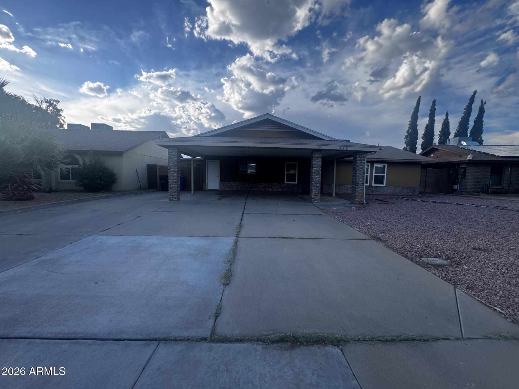 332 W Kerry Lane — photo