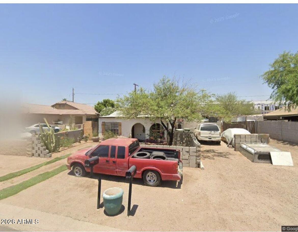 1720 E Illini Street — photo