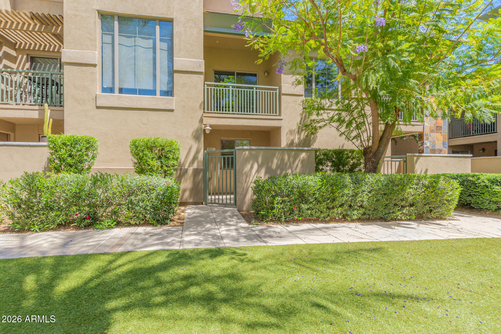 815 E Rose Lane 127 — photo