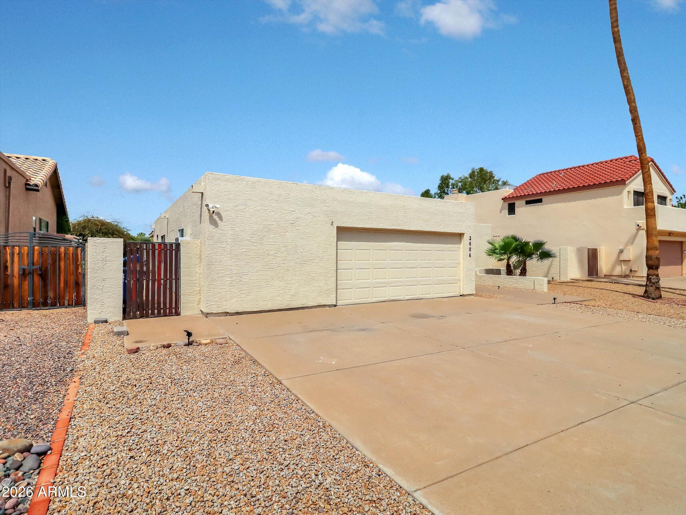2604 S Siesta Drive — photo
