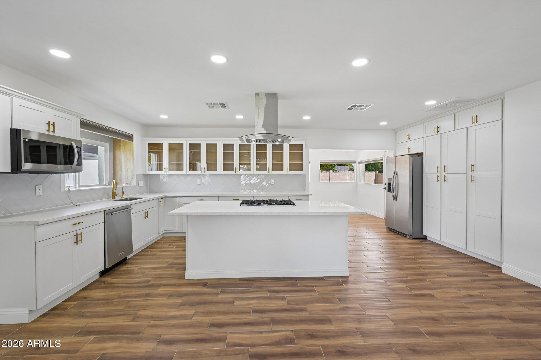 1121 W Bethany Home Road — photo