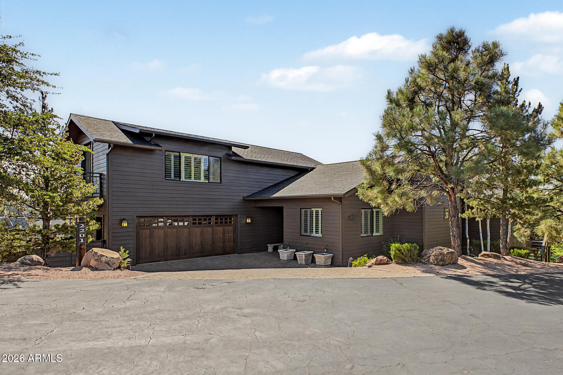 2201 E Grapevine Drive — photo