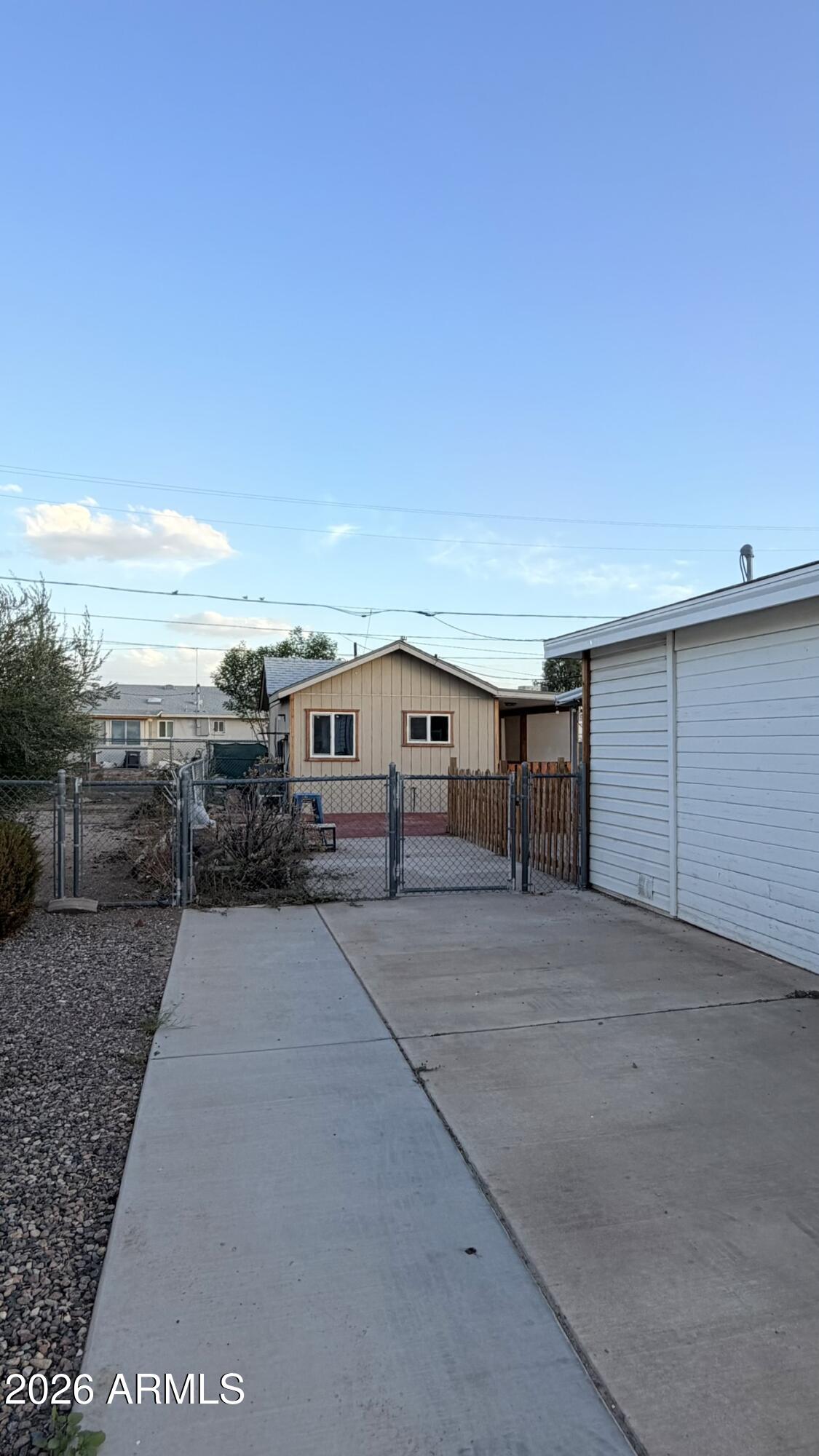 11329 W Duluth Ave Avenue Studio — photo