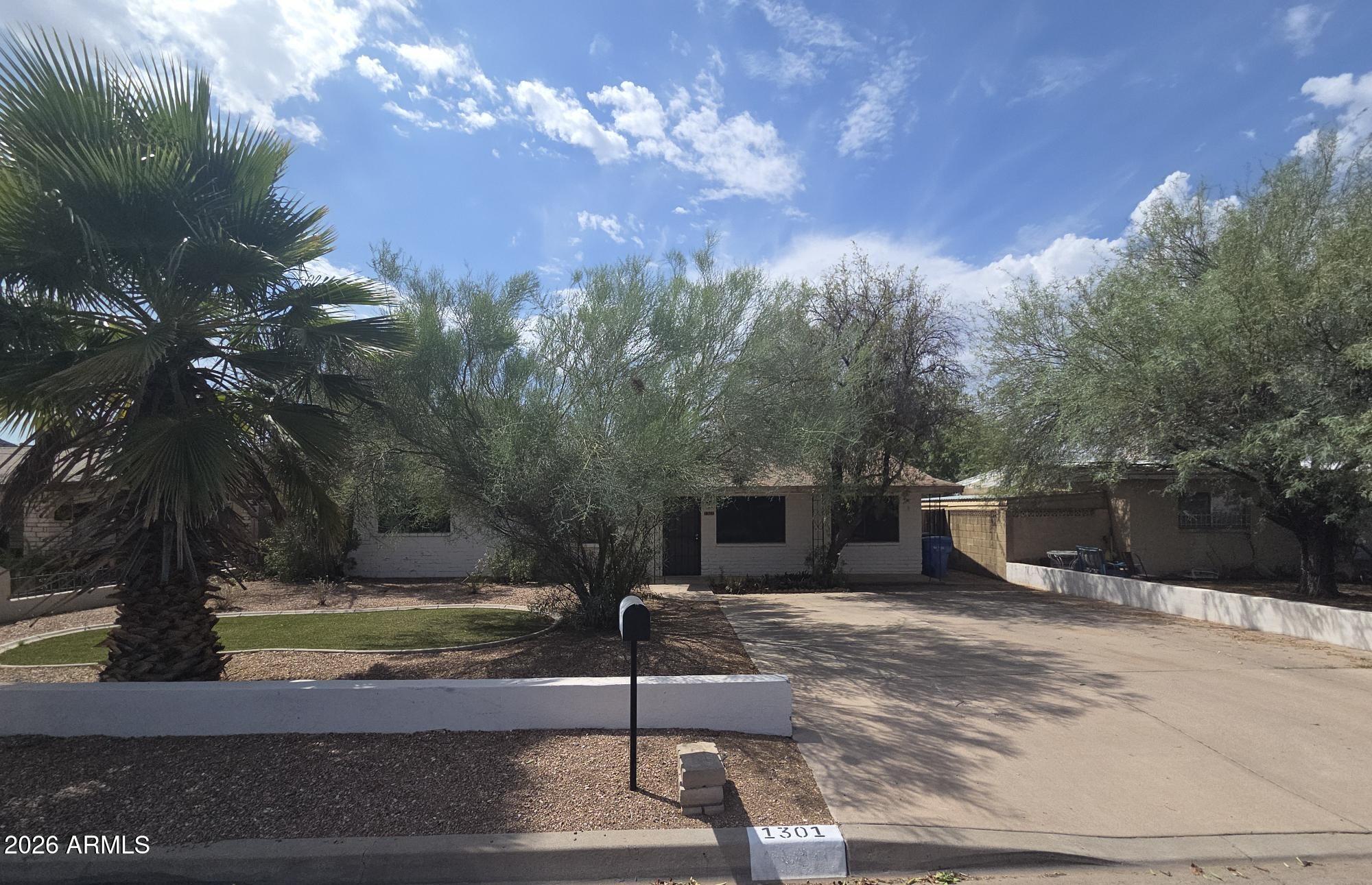 1301 E Sahuaro Drive — photo
