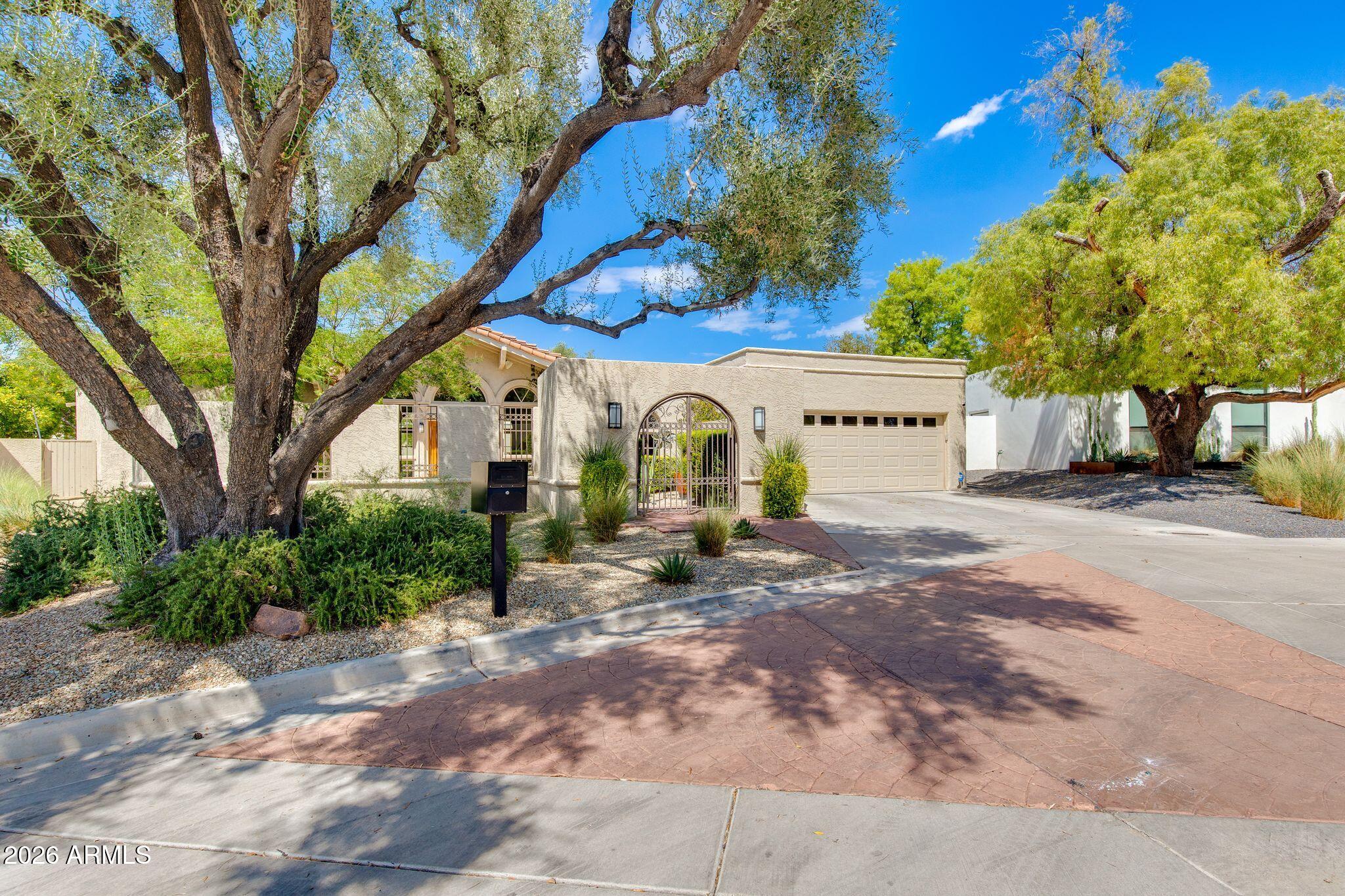 2412 E Solano Drive — photo