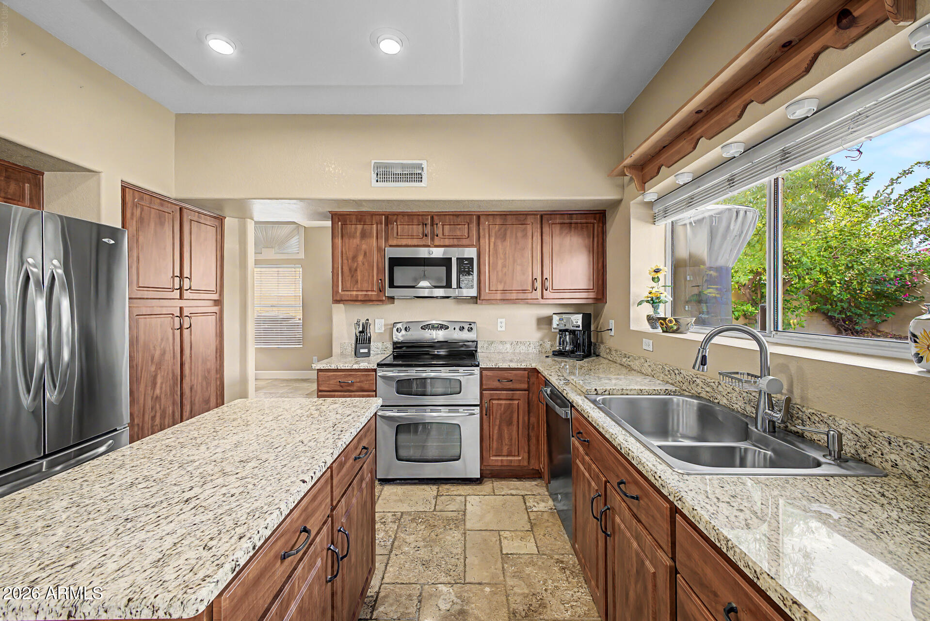 1522 E Beacon Drive — photo