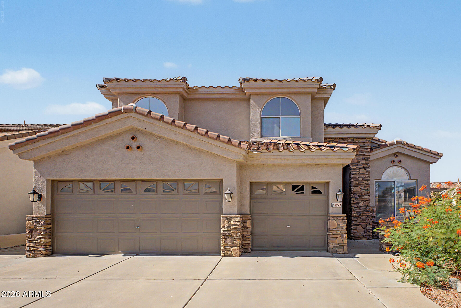 1223 W Waltann Lane — photo