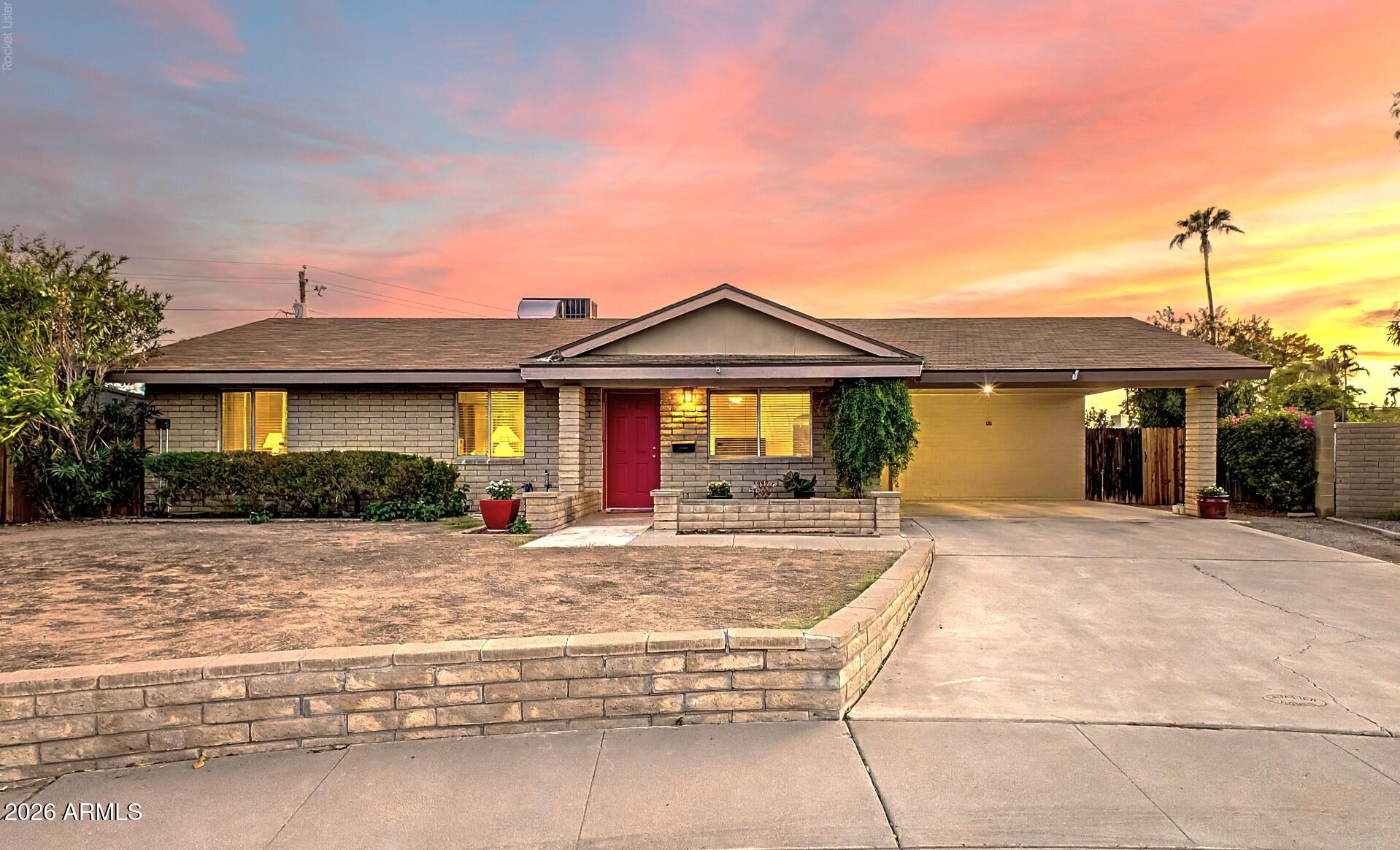 11208 N 38th Place — photo