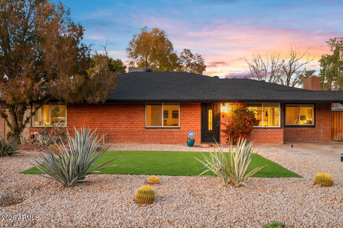 1716 W Berridge Lane — photo