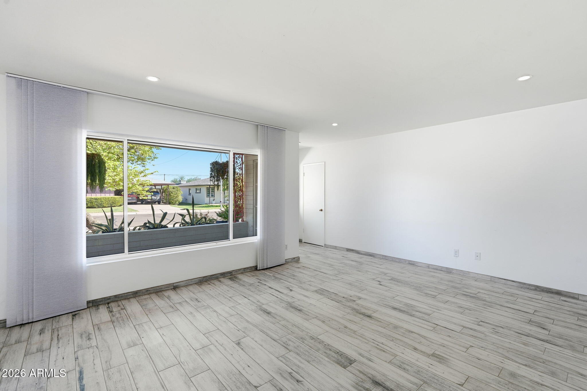 6731 E Coronado Road — photo