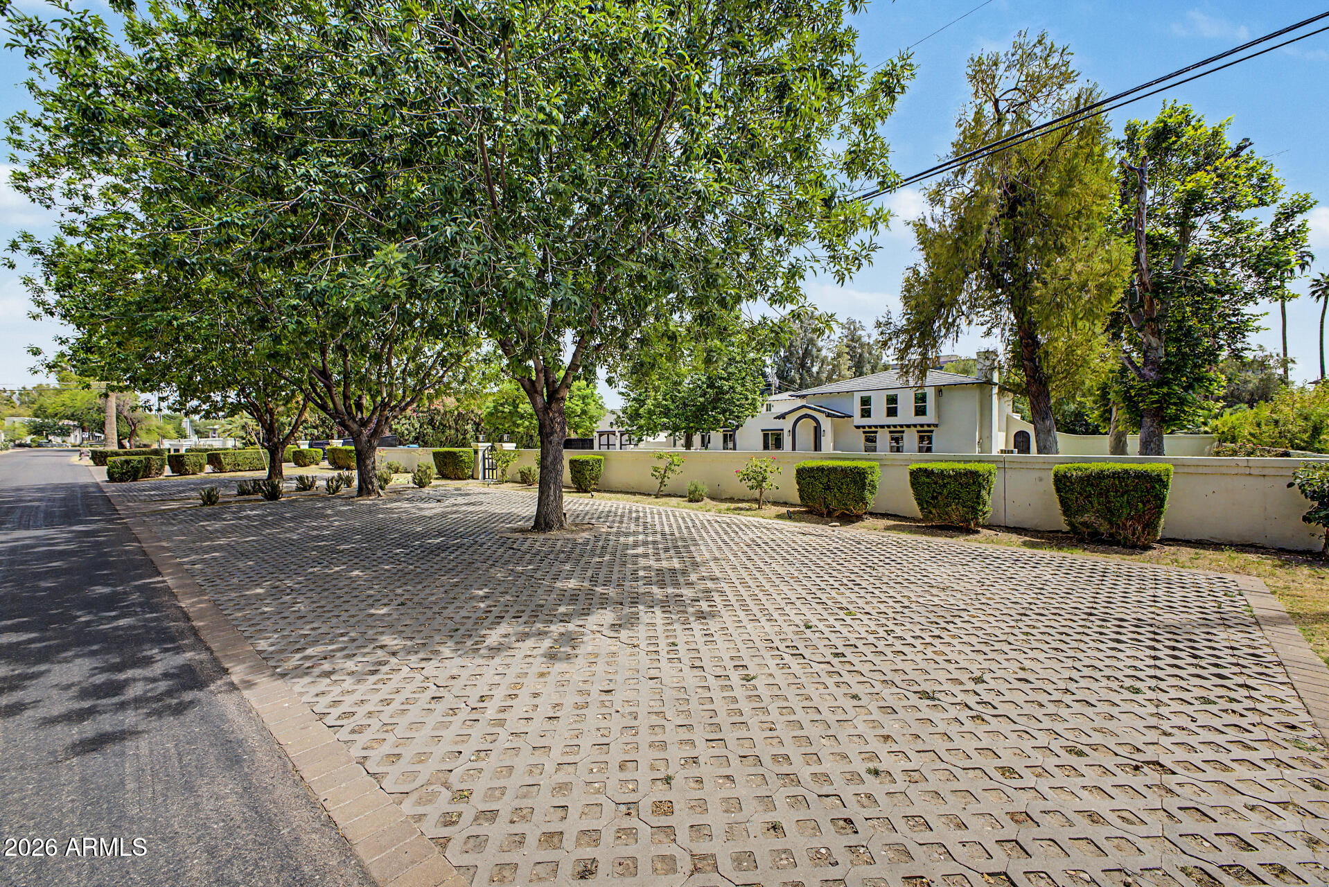 2311 E Colter Street — photo