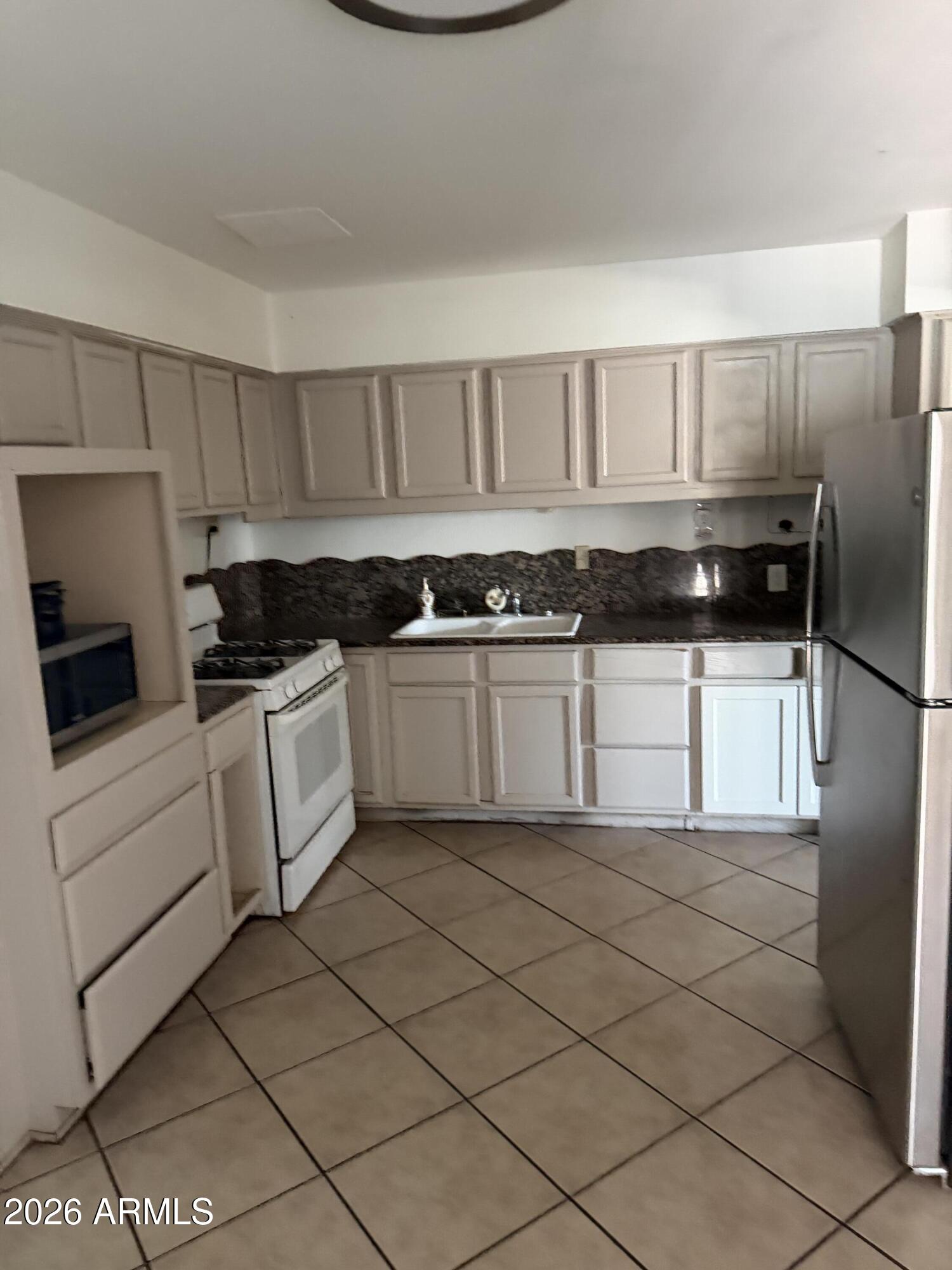 6952 W Wolf Street — photo