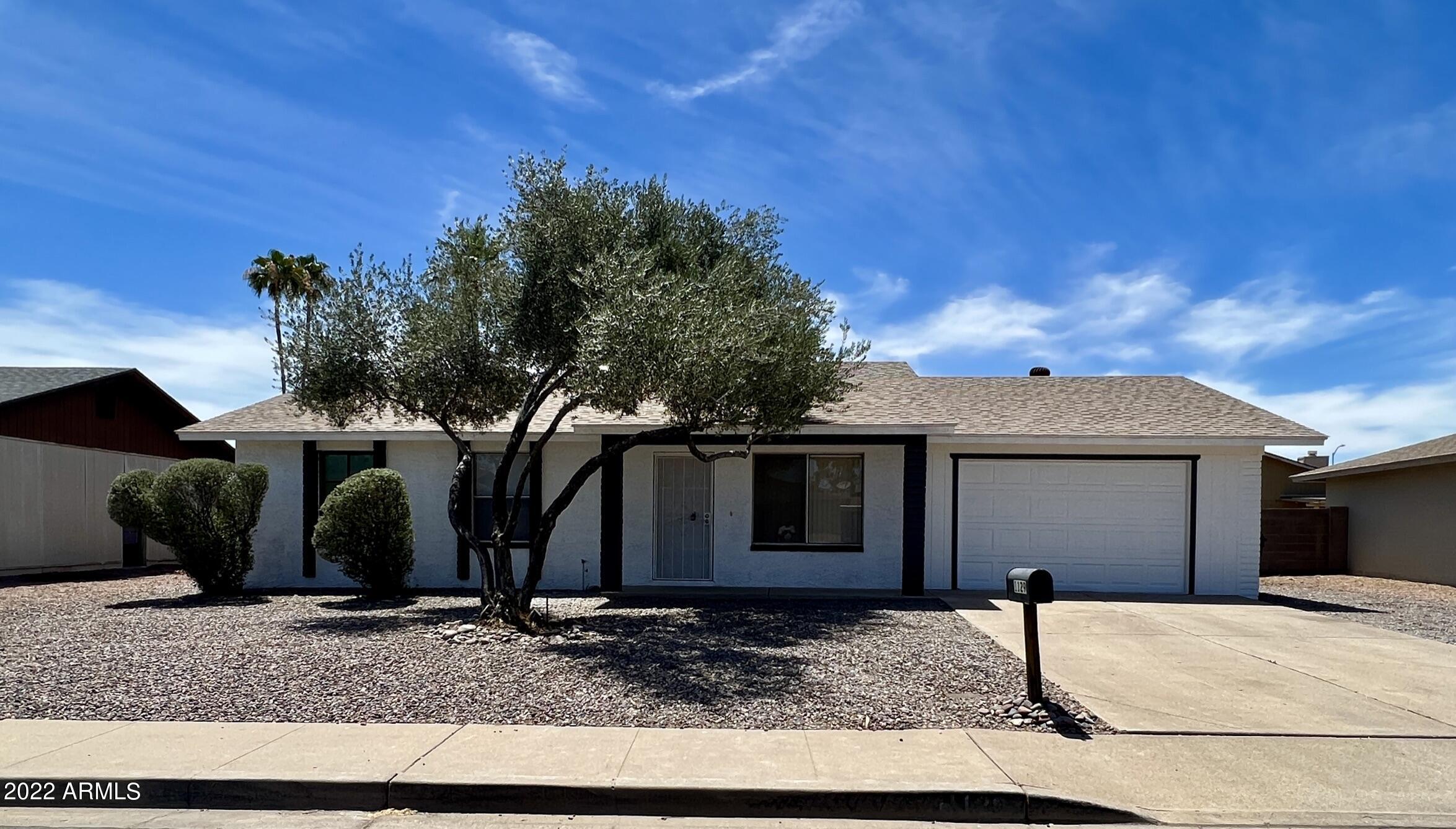 1129 W Hackamore Street — photo