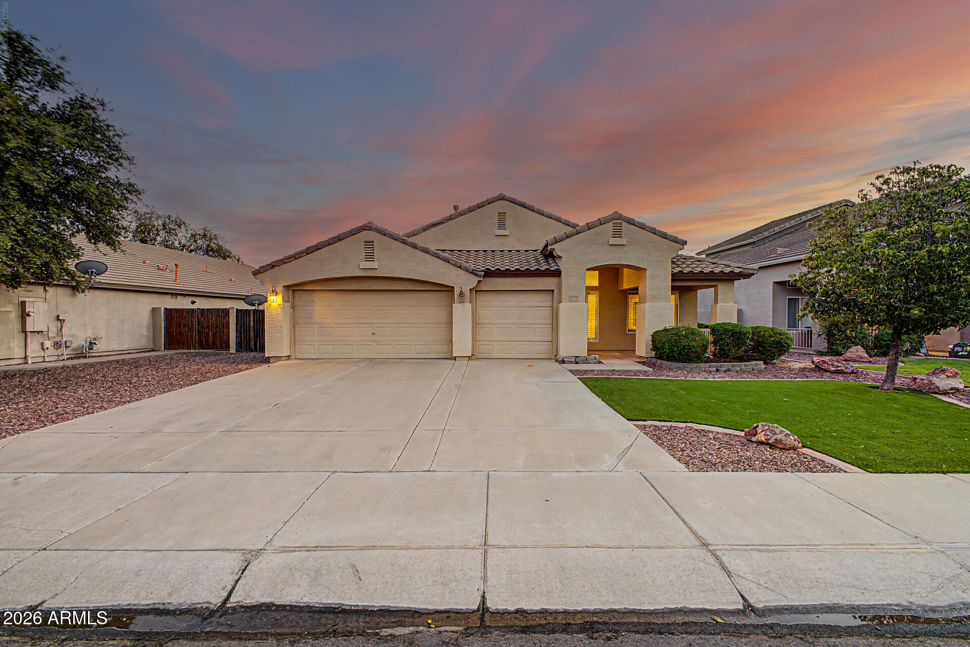8239 W Harmony Lane — photo