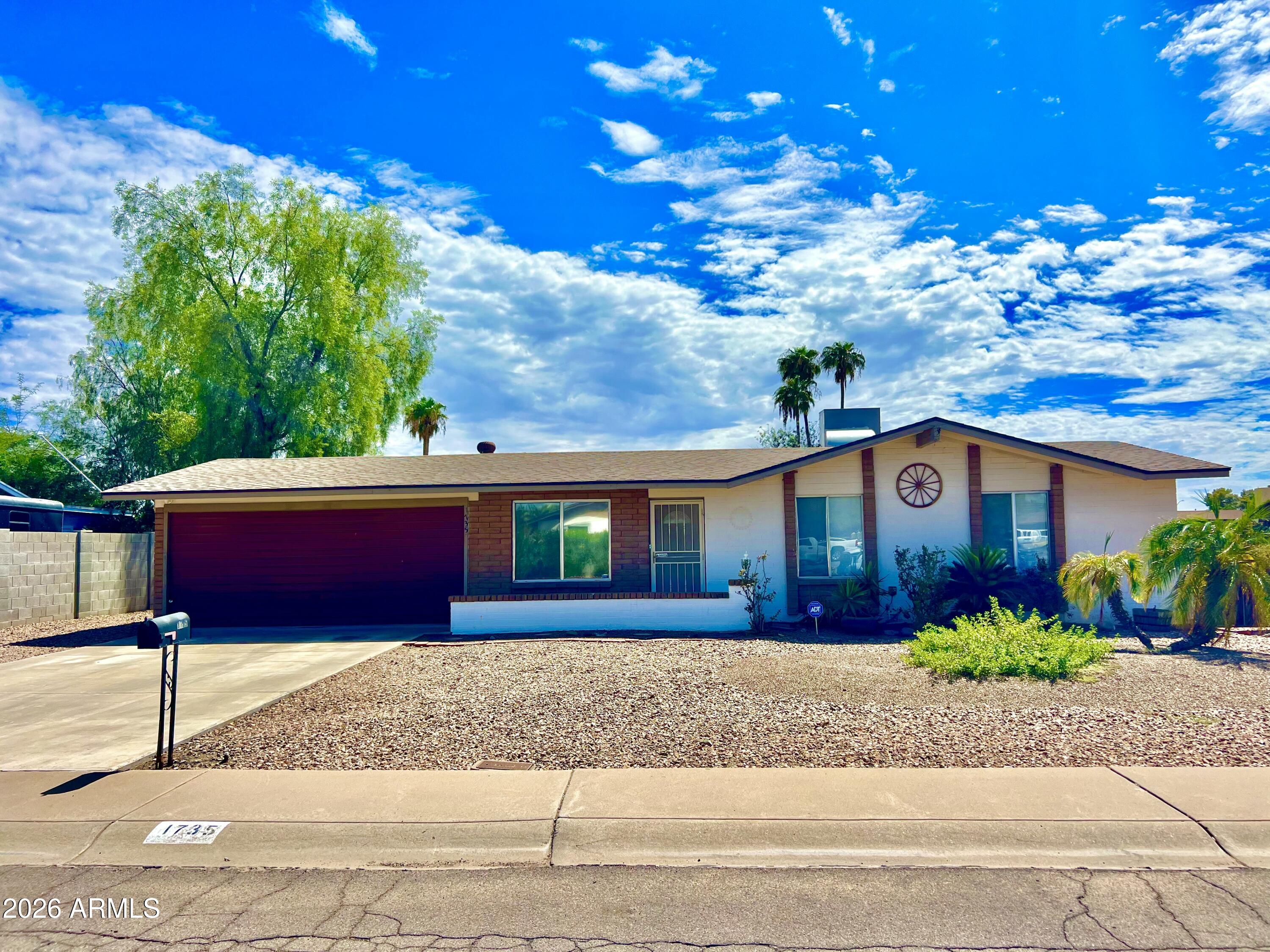 1735 W Wagoner Road — photo