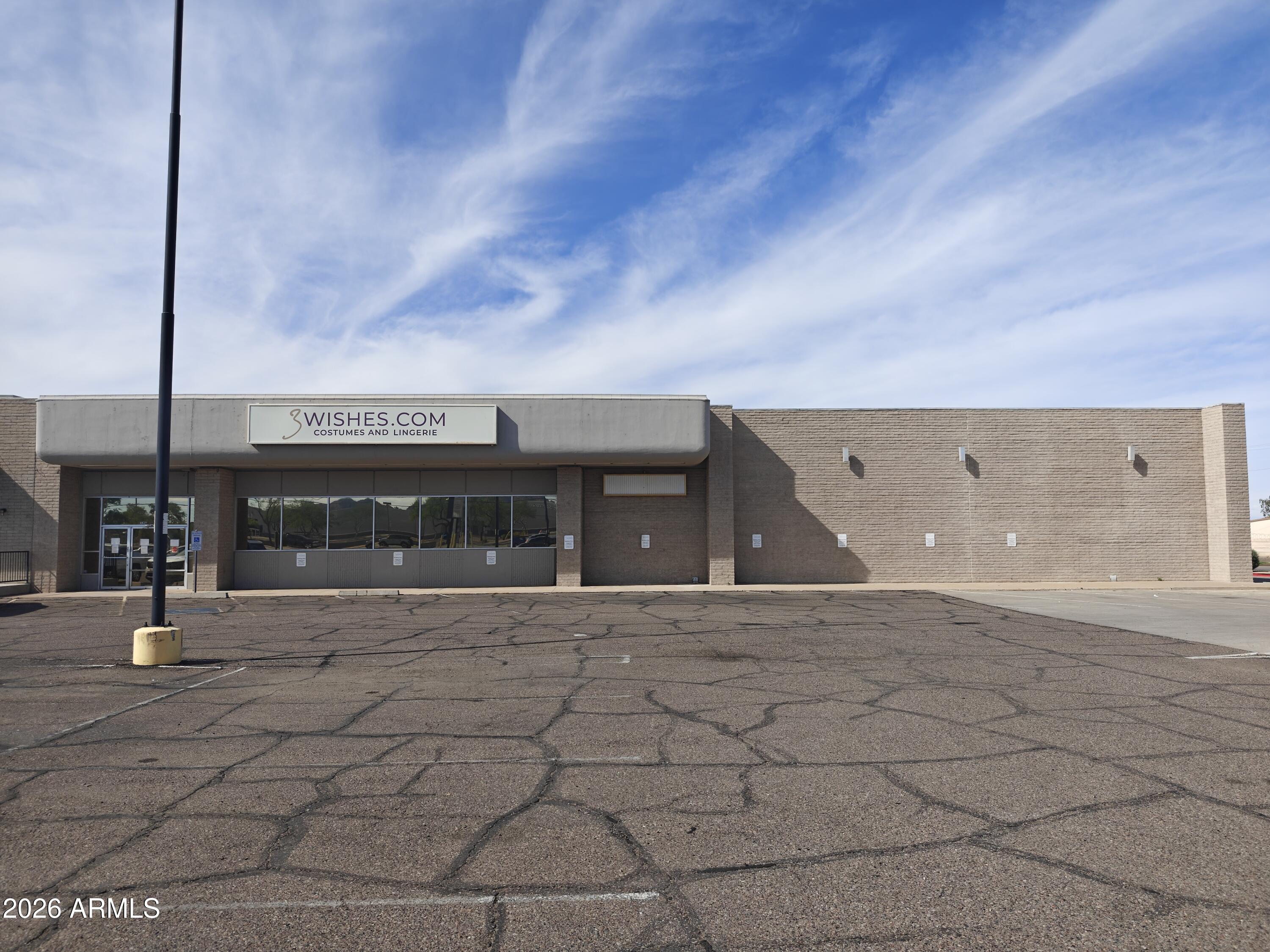3216 E Cactus Road — photo
